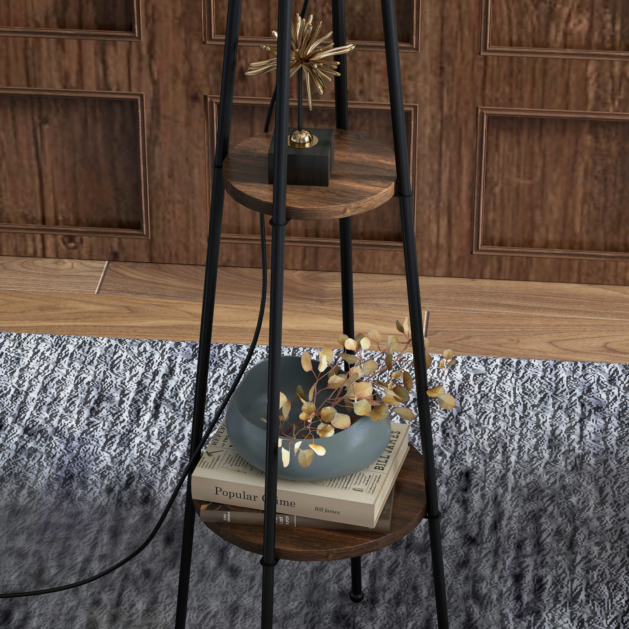 Lampada da terra con tre ripiani. Libri, vaso e oggetto decorativo sopra.