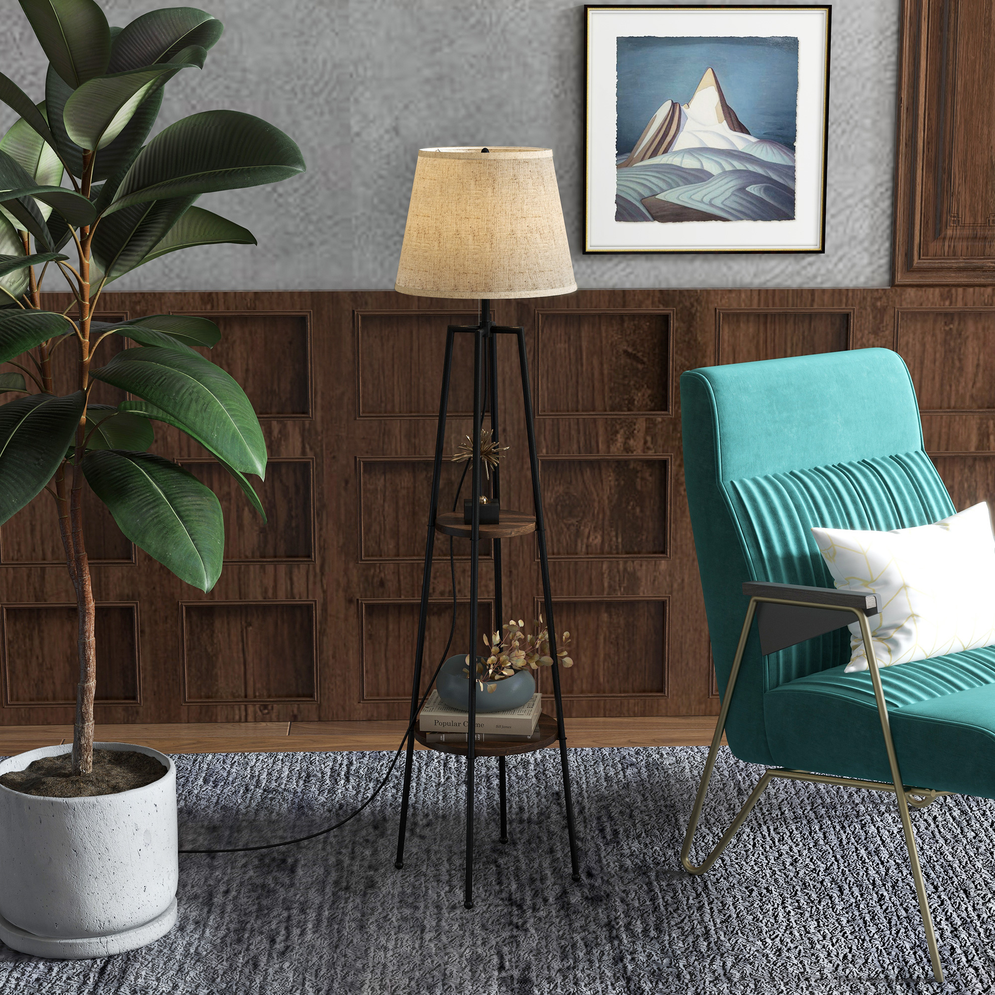 Una lampada con un ripiano in legno. Sono visibili anche un dipinto e una sedia verde.