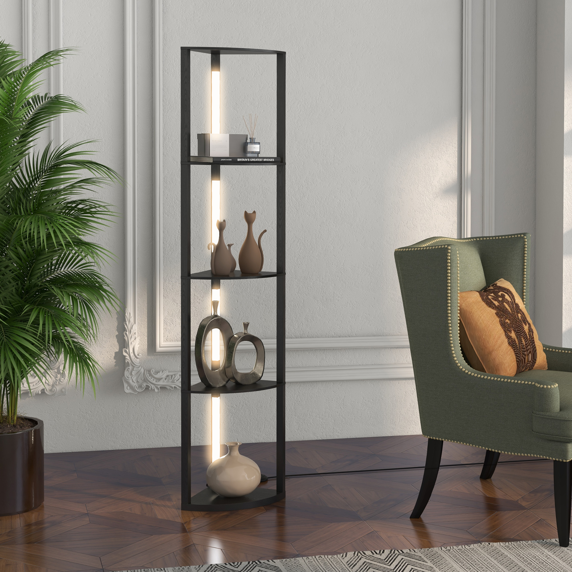 Lampada da terra nera con mensole e decorazioni. Poltrona verde a destra.