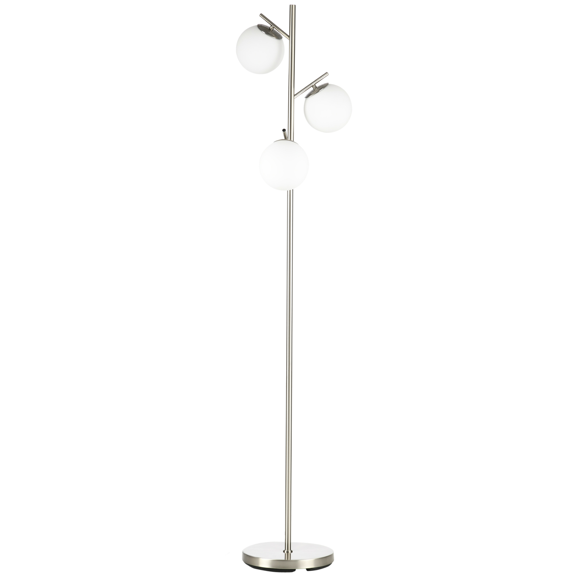 Una lampada da terra argentata con tre luci a globo bianco. La lampada è su sfondo bianco.