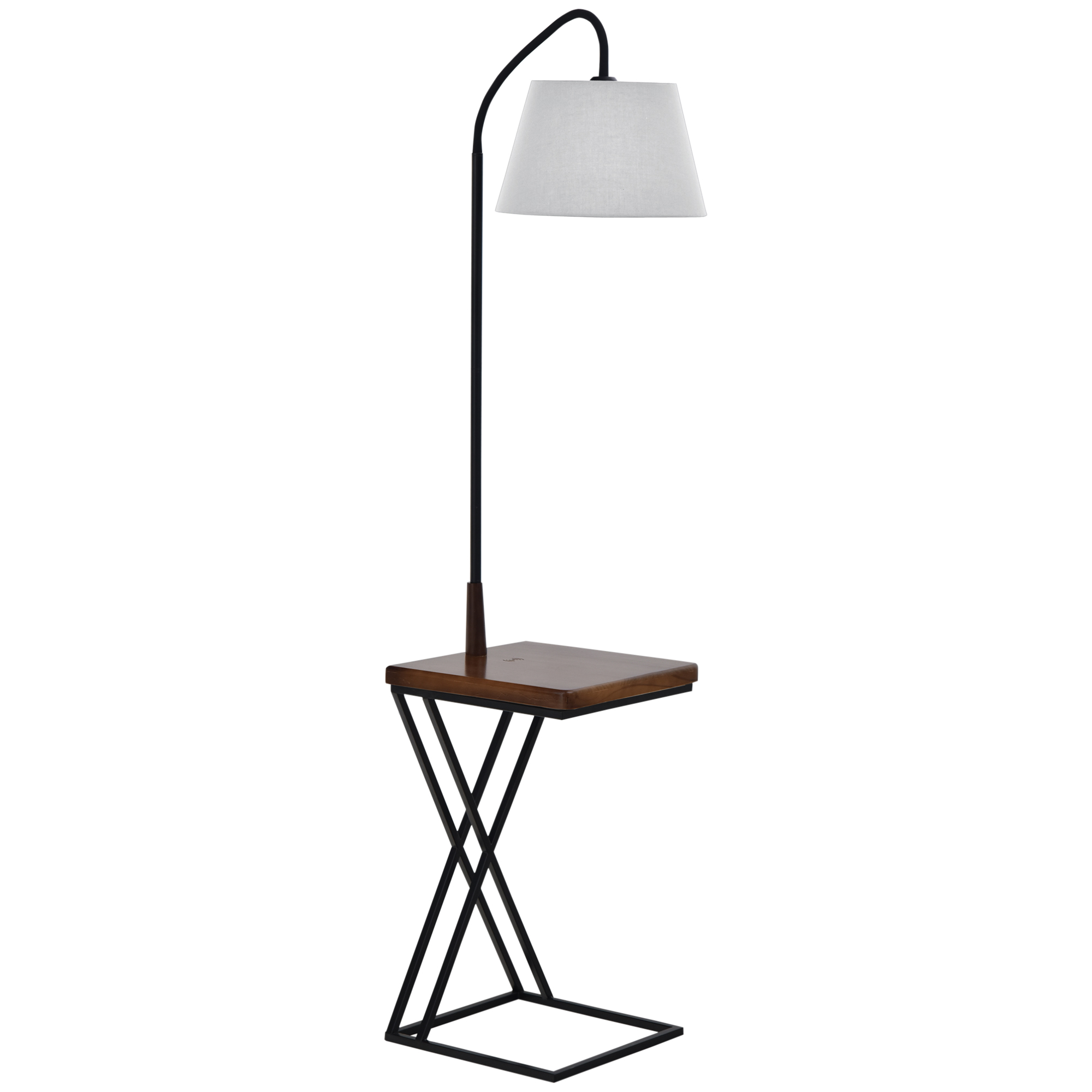 Lampada nera con mensola in legno e paralume bianco su sfondo bianco.