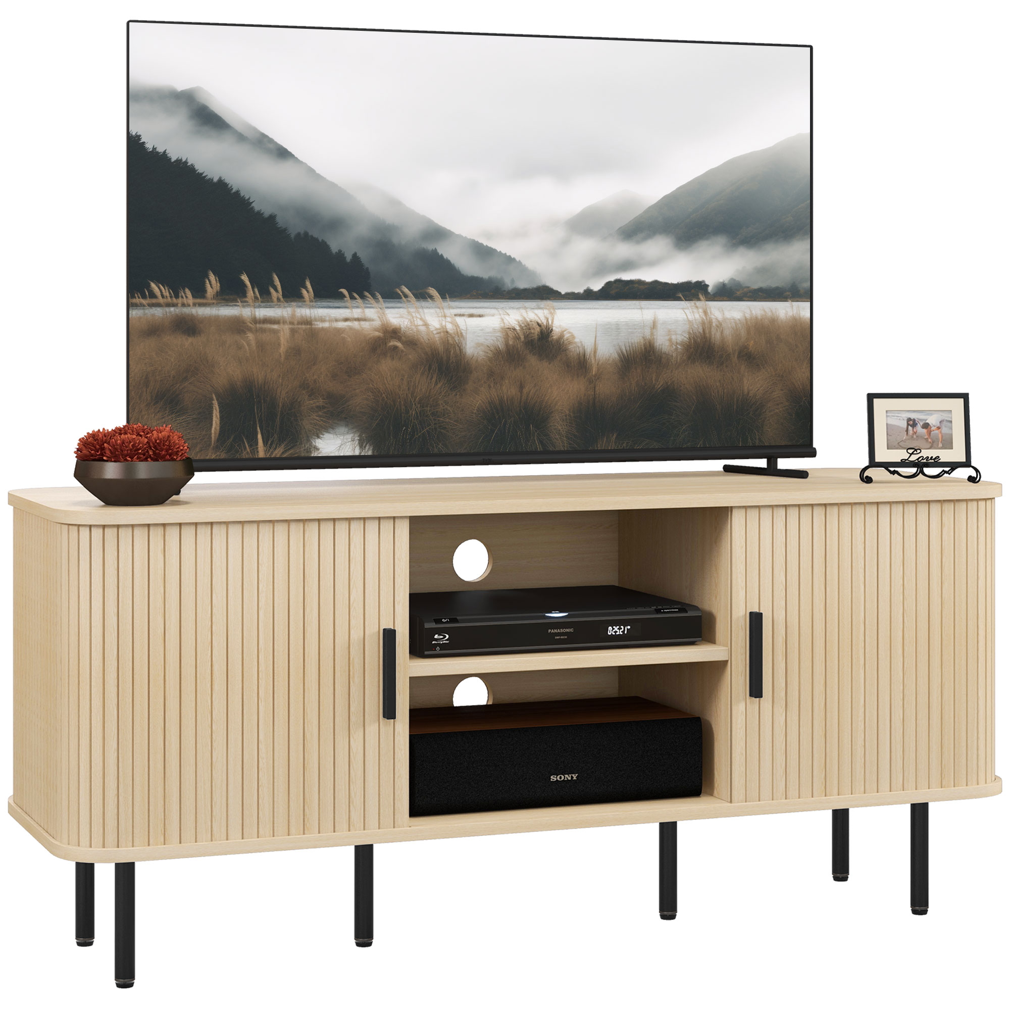 Un mobile TV in legno con TV sopra, una cornice e un vaso. Ha ante e ripiani.