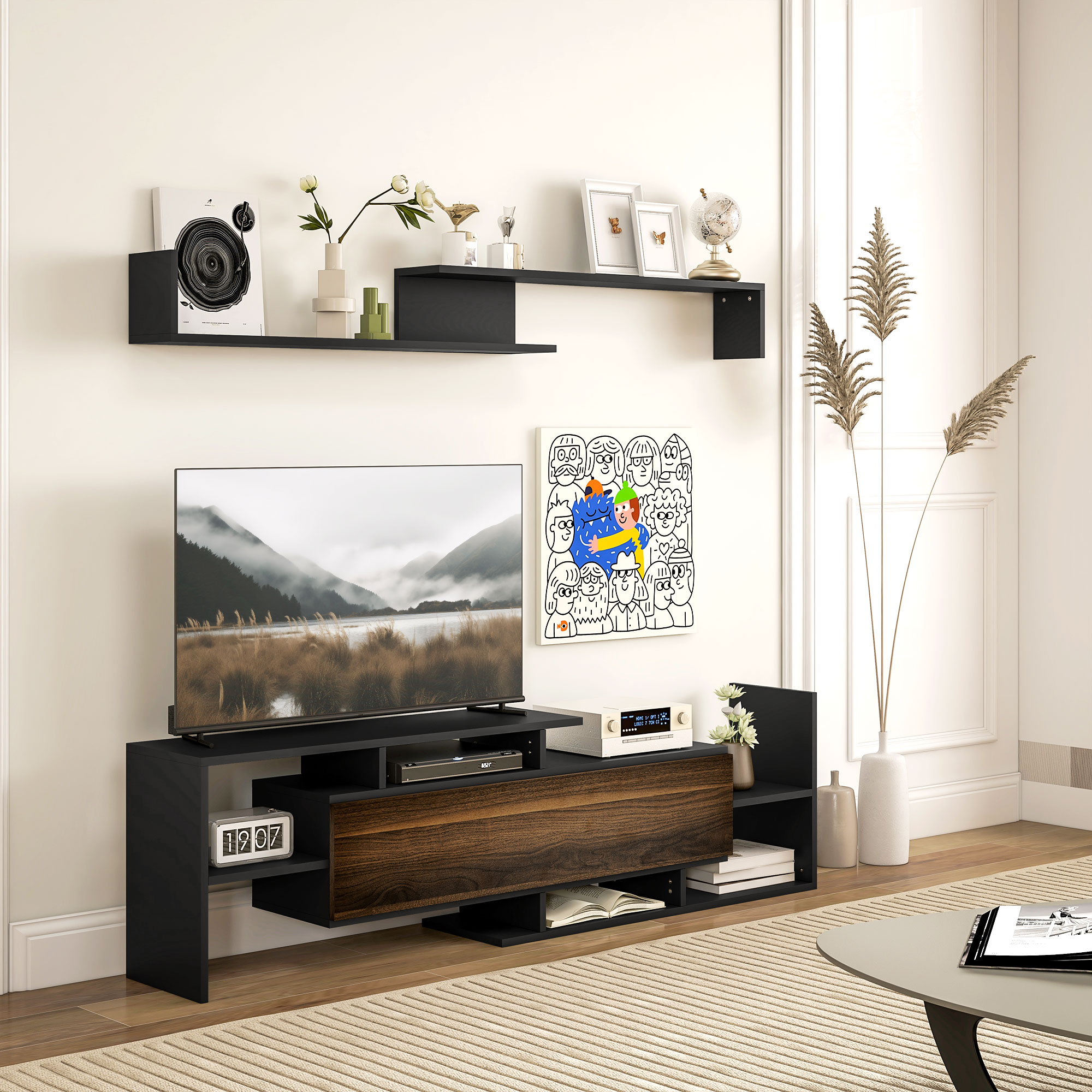 Un mobile TV con TV, arte e decorazioni. Il mobile ha un cassetto con un fronte in legno.