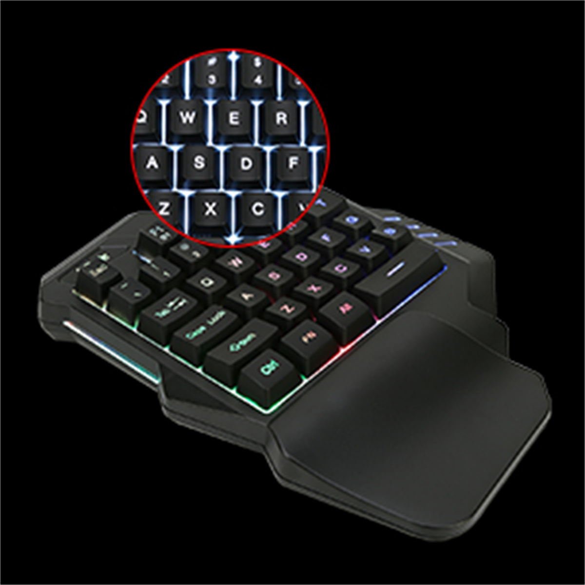 Eine Gaming-Tastatur mit beleuchteten Tasten. Die Tasten sind schwarz, die hervorgehobenen Tasten weiß.
