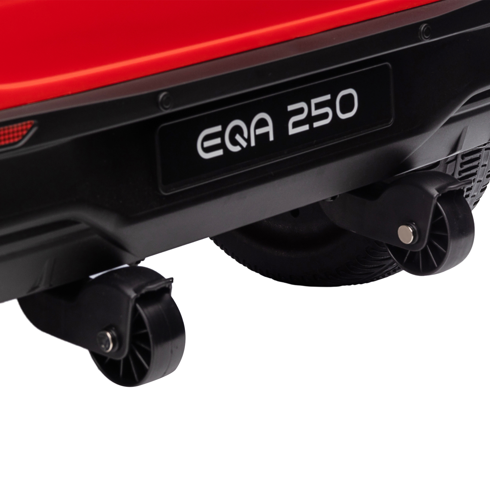 Primo piano di un'auto rossa, mostra l'etichetta EQA 250 e le ruote posteriori.