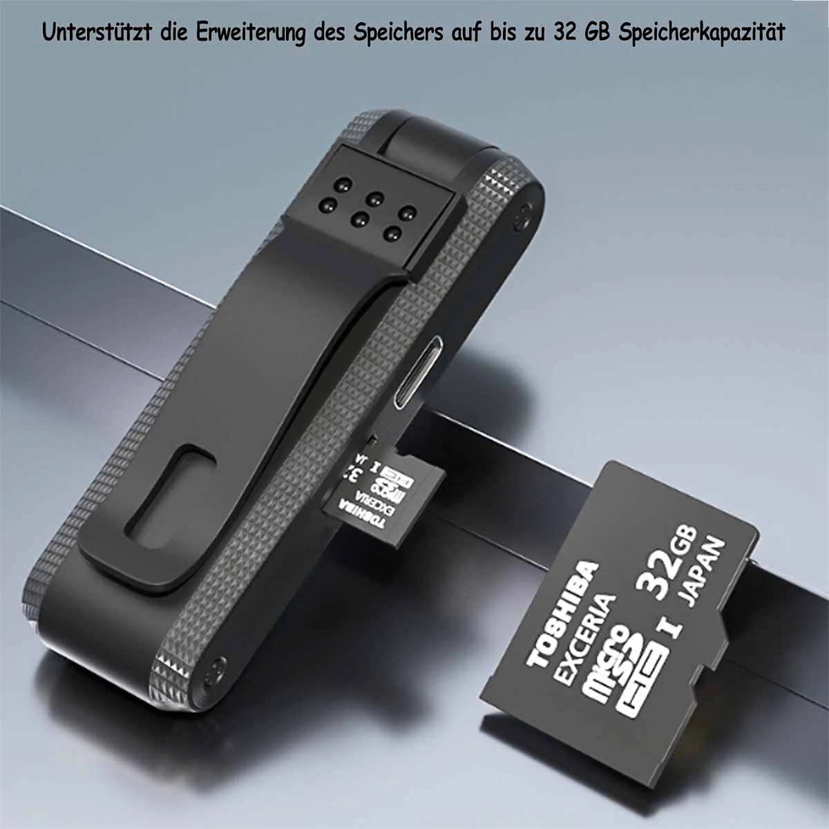 Schwarzes Gerät mit Clip und eingesetzter SD-Karte. Text: Unterstützt Speichererweiterung bis 32 GB.