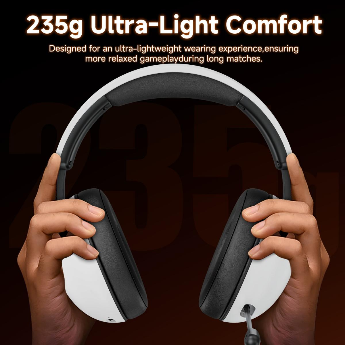 Kopfhörer in Händen gehalten. Text: 235g Ultra-Light Comfort, für ultraleichtes Tragen für entspanntes Spielen.