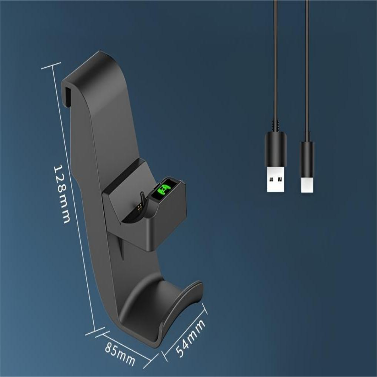 Schwarze Ladestation mit Abmessungen. Zwei USB-Kabel hängen herunter.