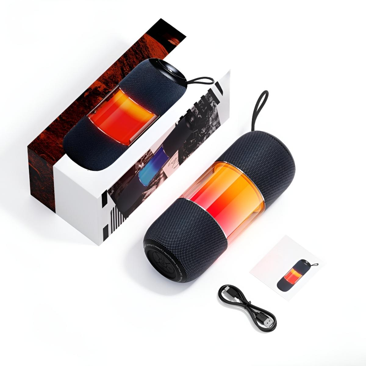 Zwei zylindrische Lautsprecher mit Licht im Inneren, eine Box, ein Ladekabel, auf weißer Oberfläche.