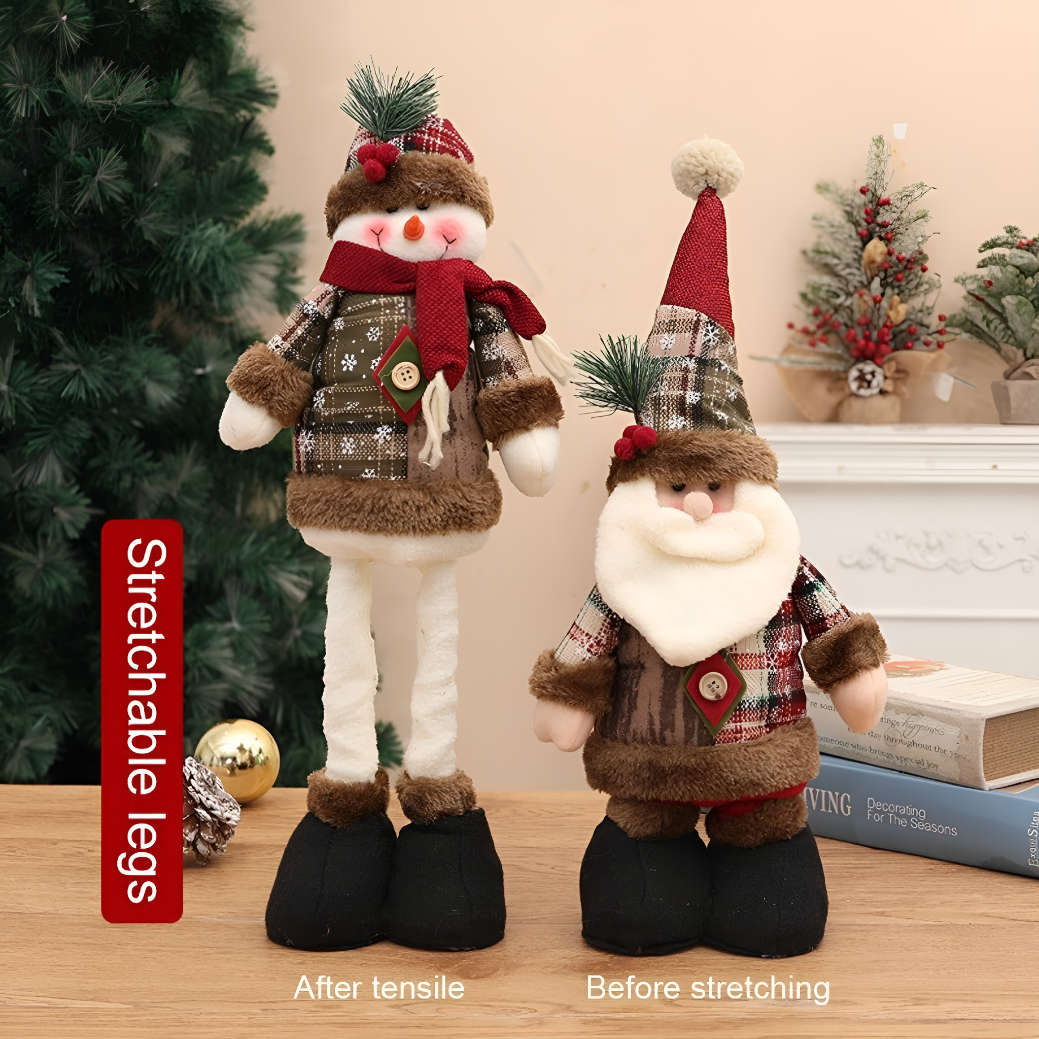 Weihnachtsdekorationen eines Schneemanns und eines Weihnachtsmanns, beide mit dehnbaren Beinen auf Holzoberfläche.