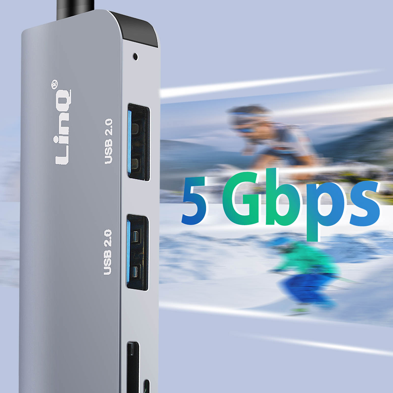 Hub USB argenté avec deux ports USB 2.0 et un arrière-plan neigeux flou.
