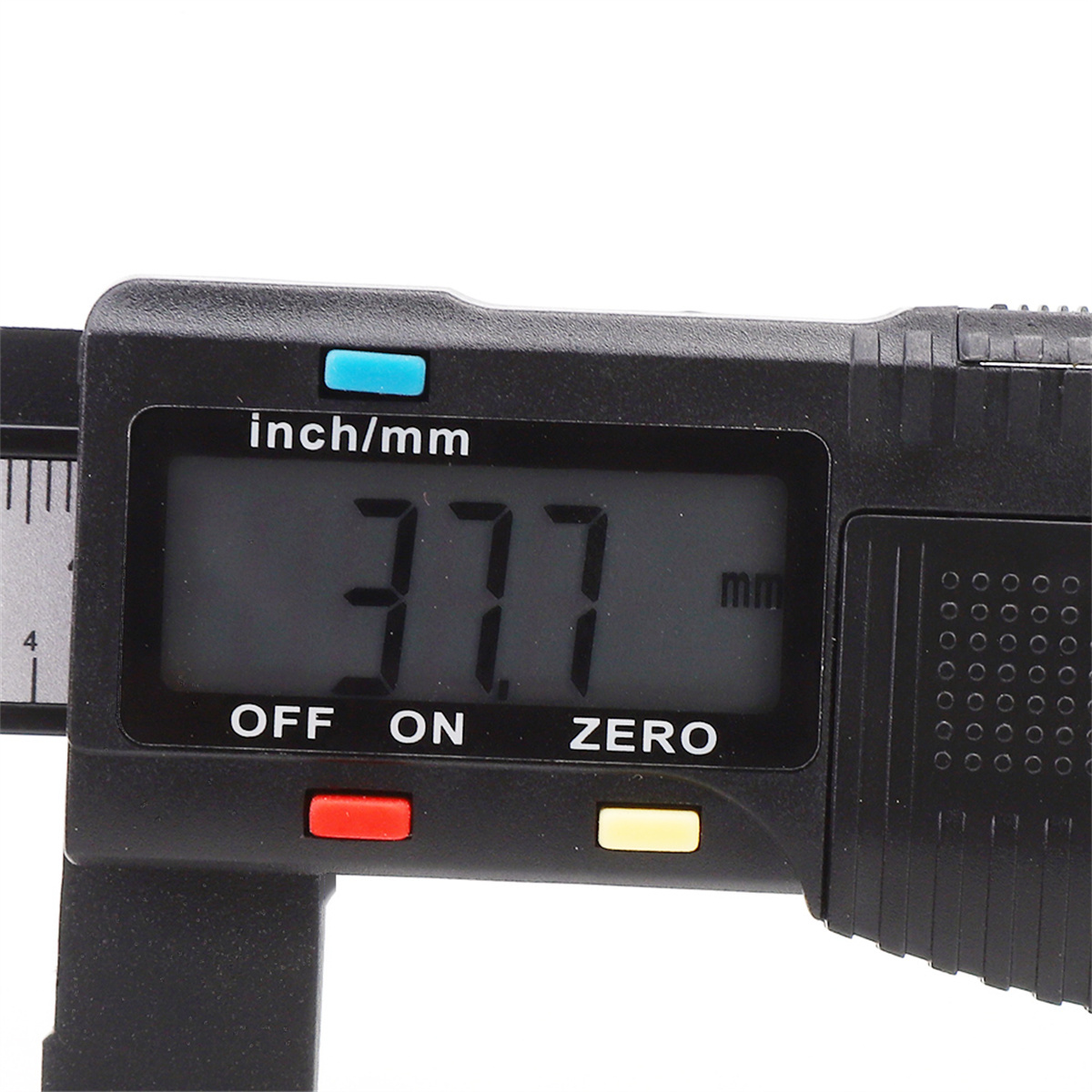 Ein schwarzer digitaler Messschieber, der 37,7 mm anzeigt. Die Messung wird auf dem Bildschirm angezeigt.
