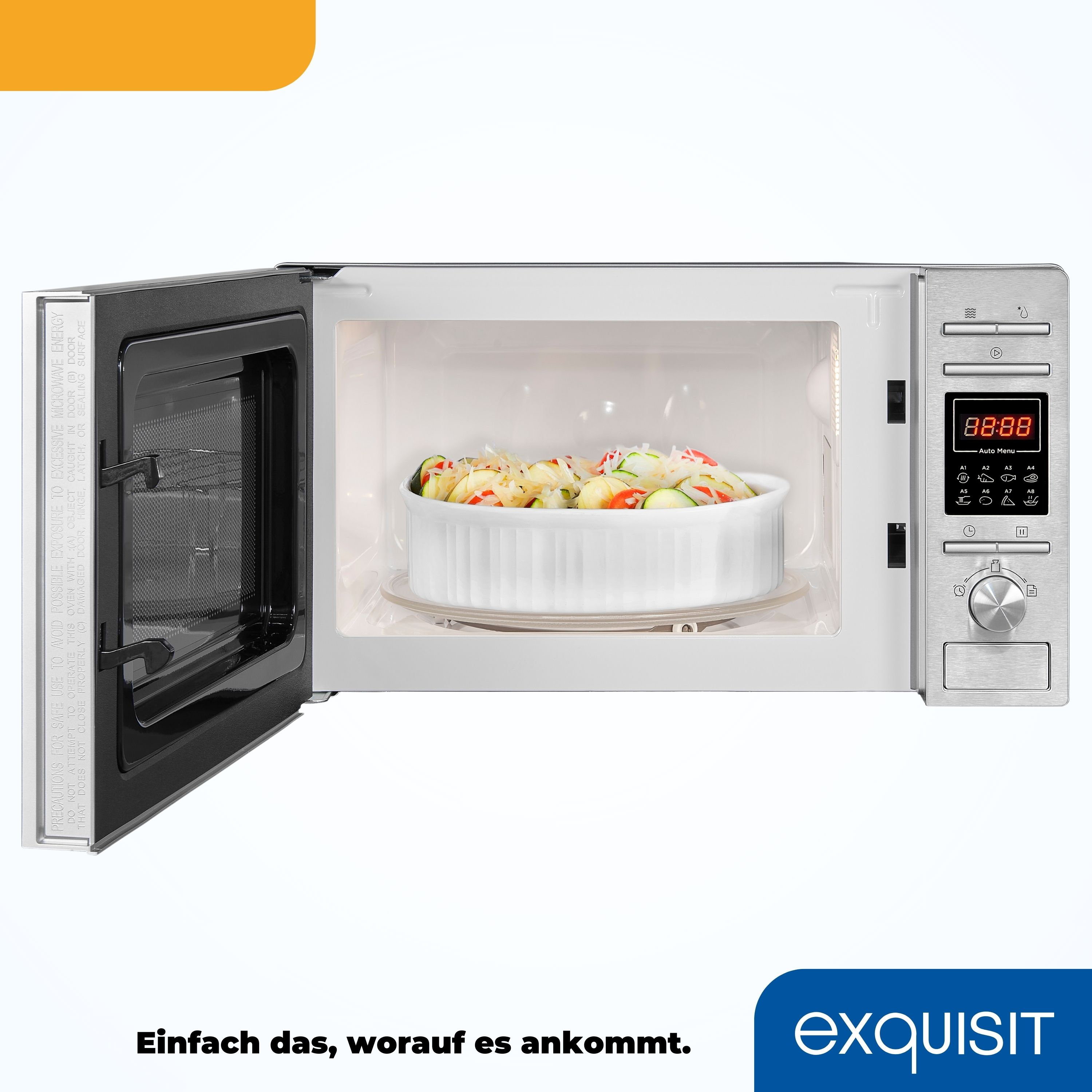 Mikrowelle mit offener Tür. Weiße Keramikschale mit Essen. Silbernes Äußeres.
