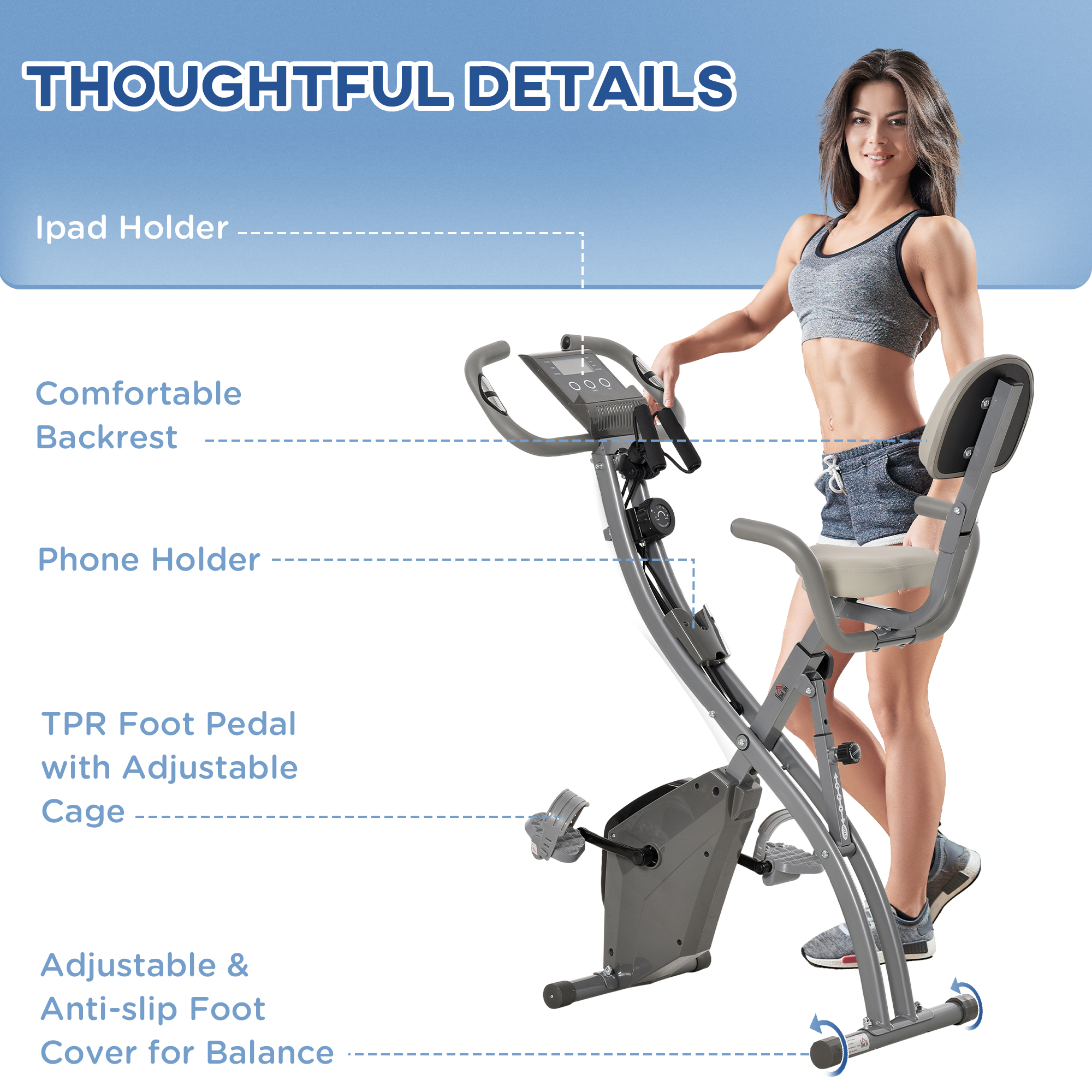 Una donna è in piedi accanto a una cyclette, indicando i dettagli. Etichette di testo descrivono funzionalità come il supporto per iPad.