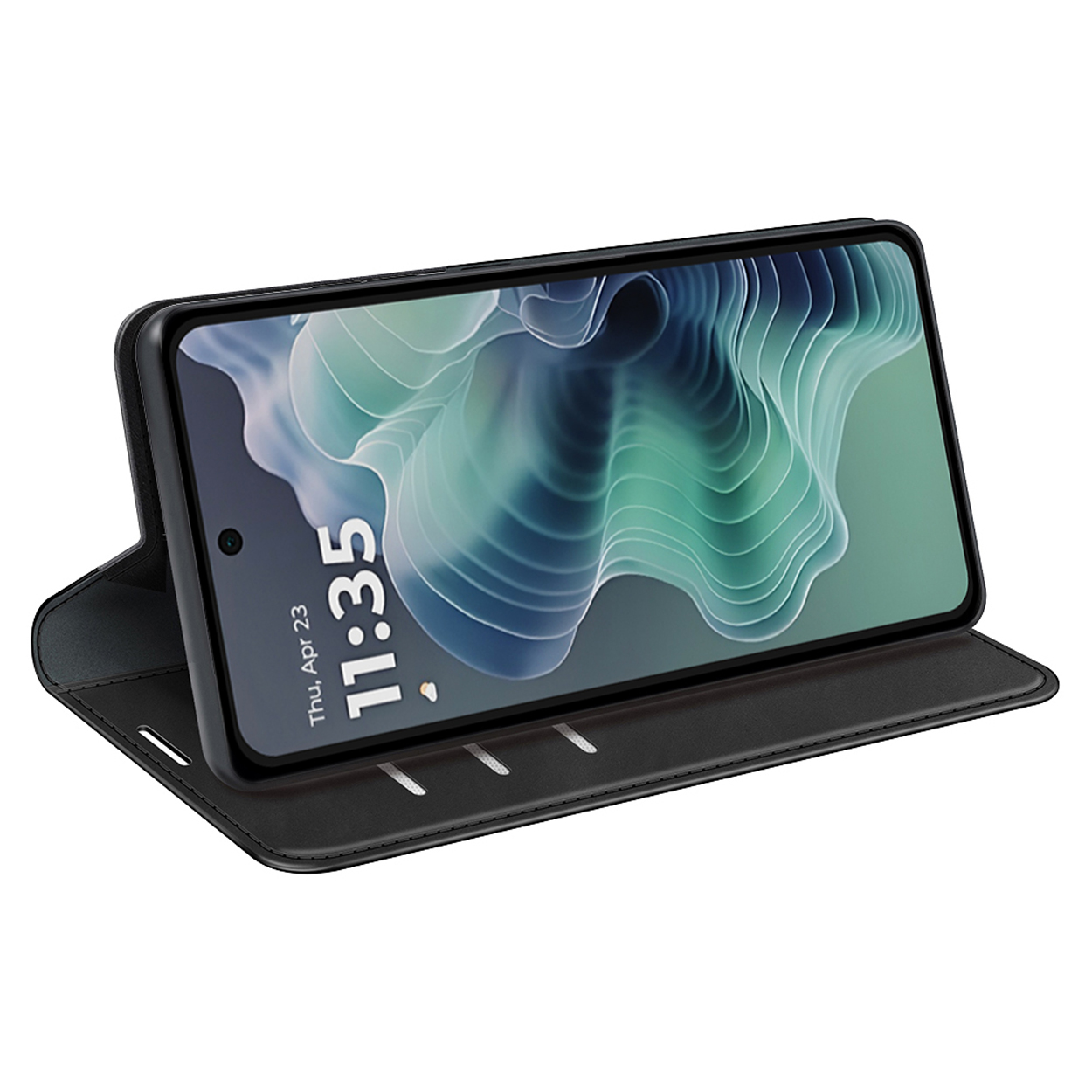 Een zwarte telefoonhoes open, met een telefoon met een startscherm. De tijd en datum worden weergegeven.