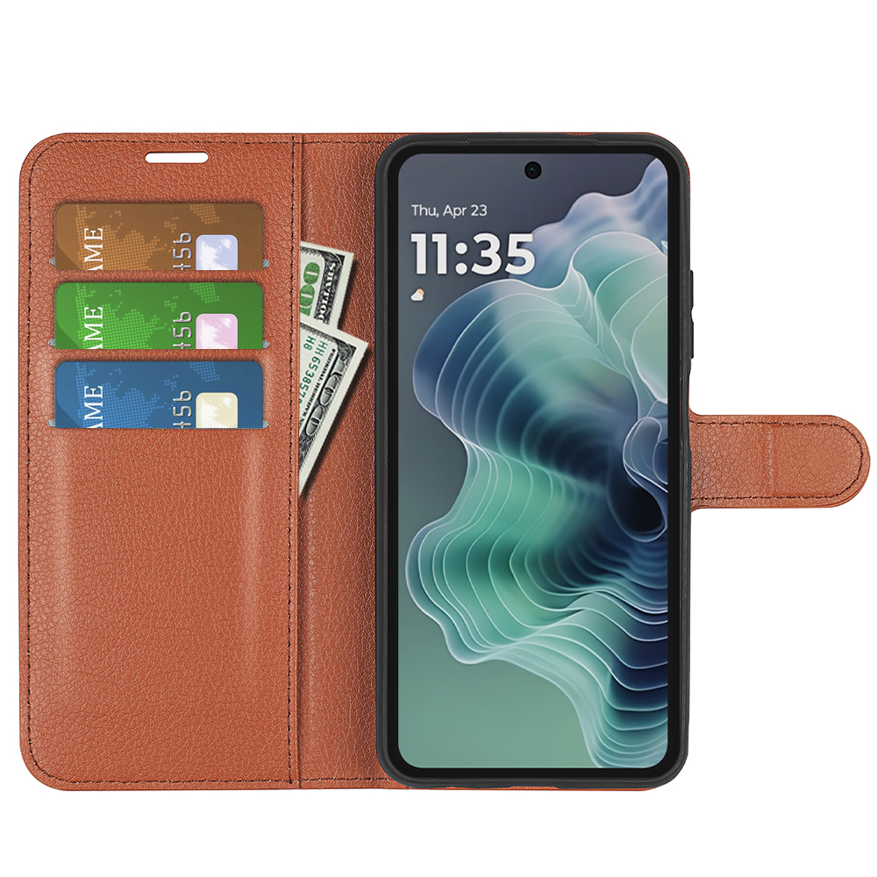 Bruine leren telefoonhoes met kaarten, geld en een telefoon die de tijd toont.