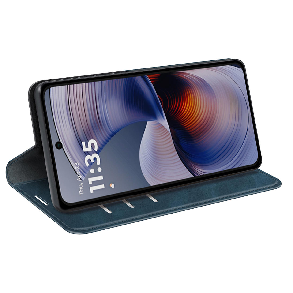 Telefoon in een blauwe leren hoes, open en opgeklapt. De tijd wordt weergegeven op het telefoonscherm.