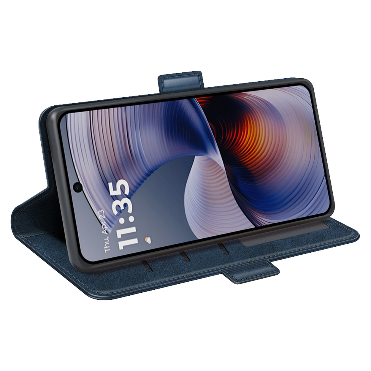 Blauwe telefoon in een hoesje, omhooggeklapt. Het scherm is verlicht en toont een afbeelding. Tijd is zichtbaar.