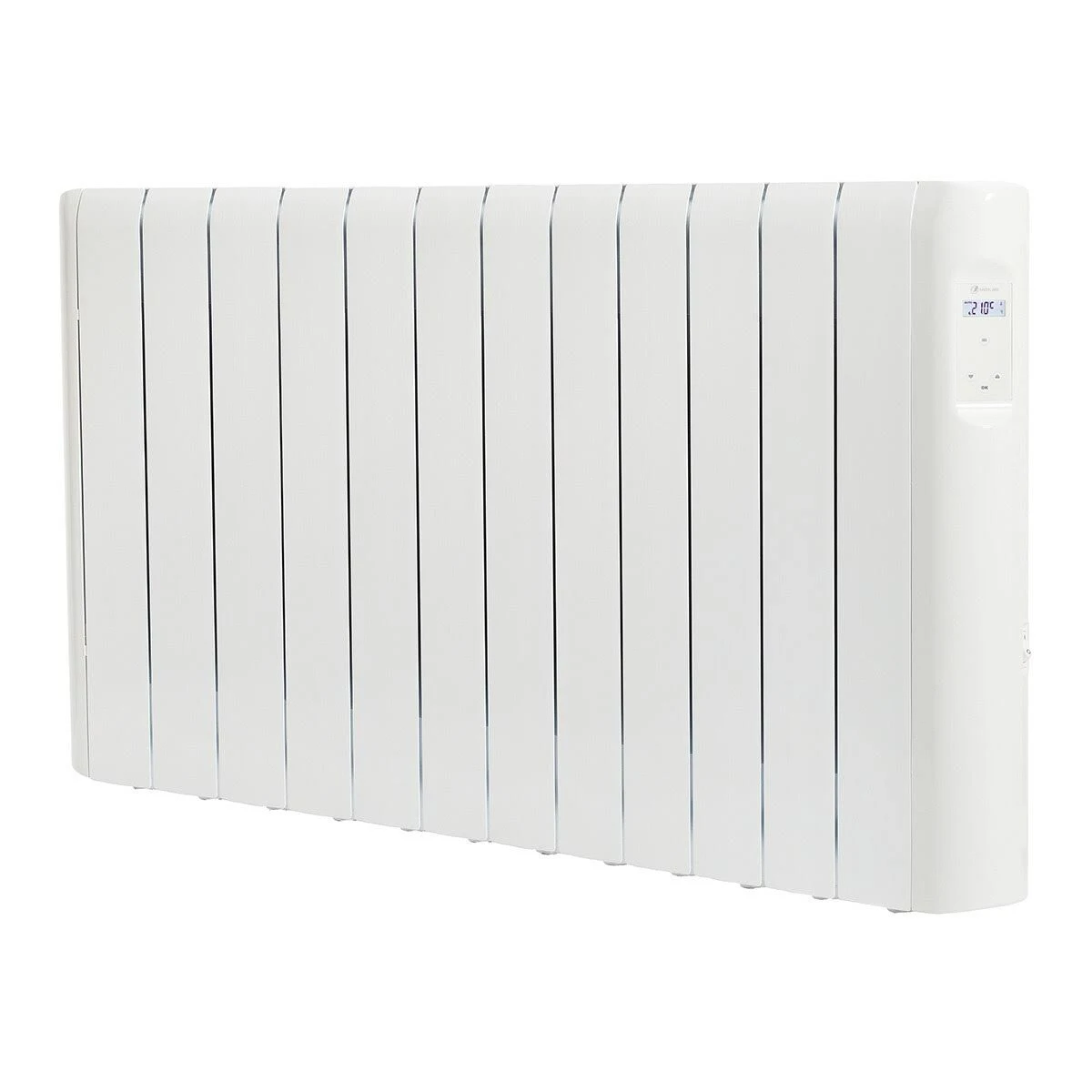 Radiador blanco con aletas verticales. Tiene una pantalla digital.