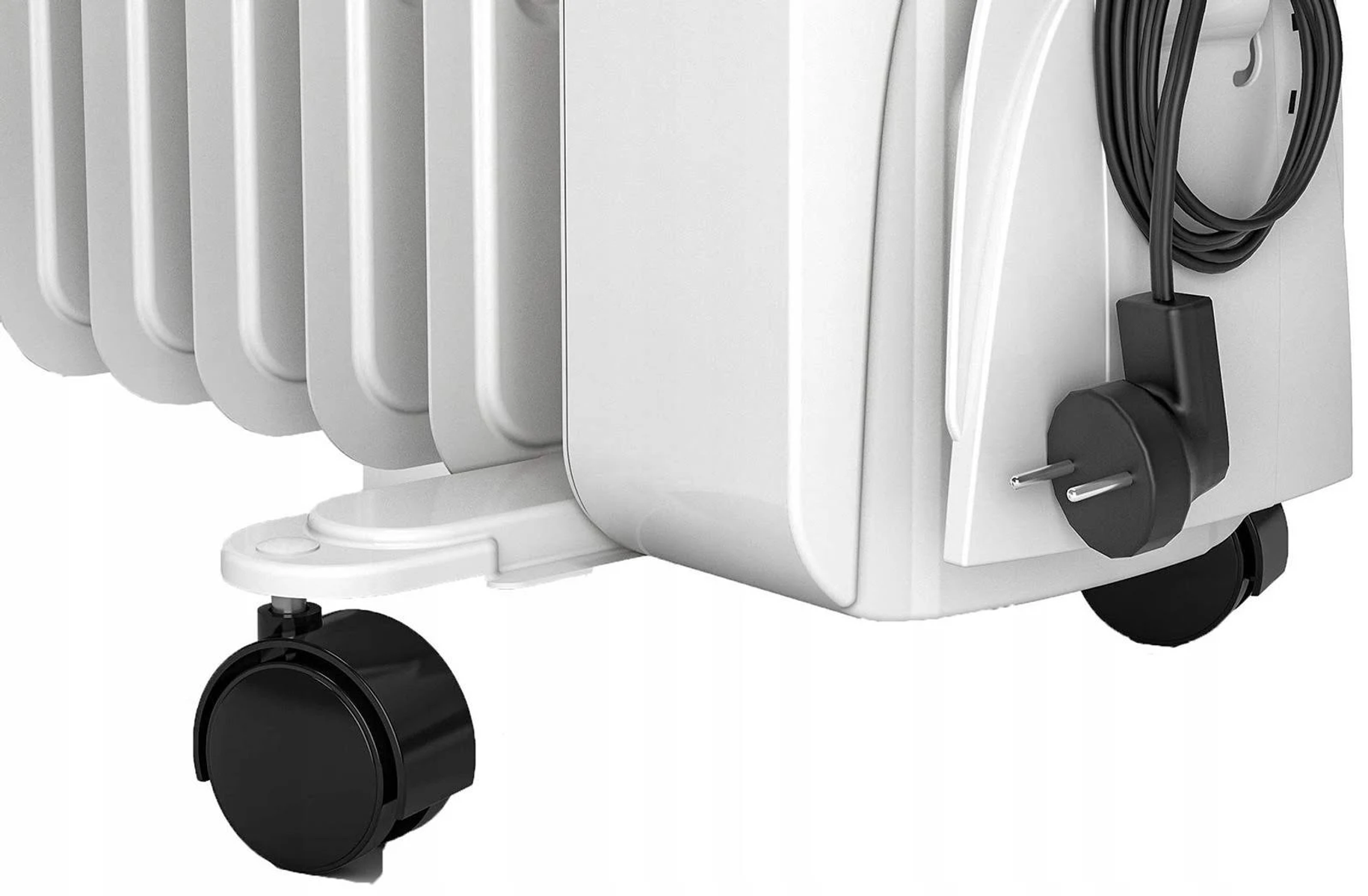 Zbliżenie białego grzejnika elektrycznego, z czarnymi kółkami i widoczną wtyczką.