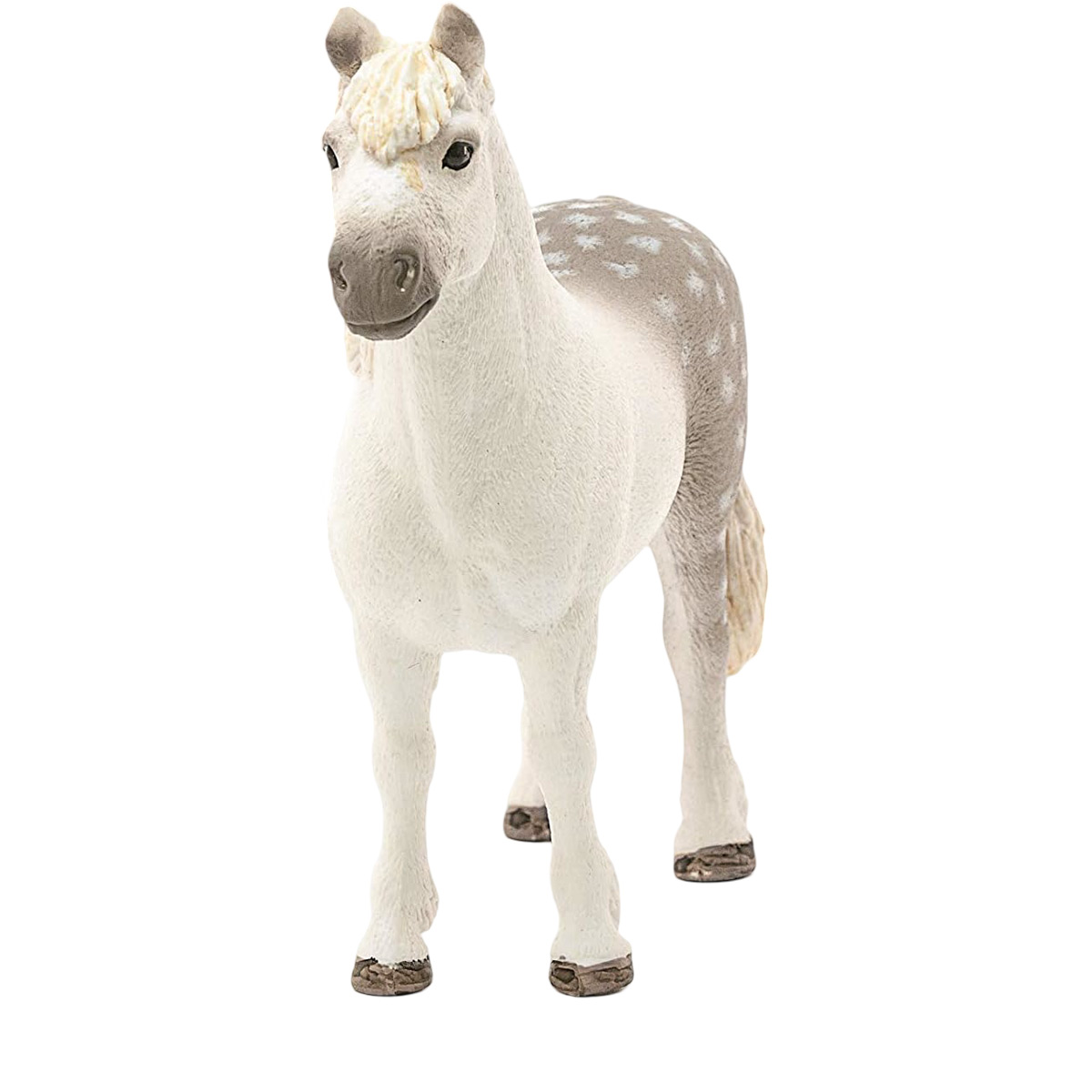 Biały koń zabawka z jasnobrązową grzywą i ogonem stoi na białej powierzchni.