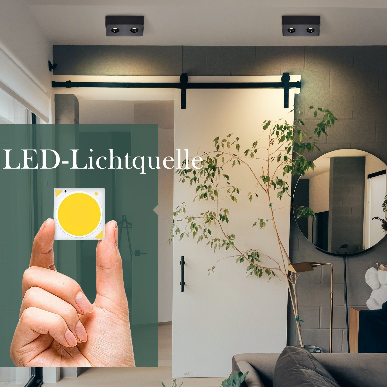 Una mano che tiene una piccola luce LED quadrata. Due plafoniere e una porta sullo sfondo.