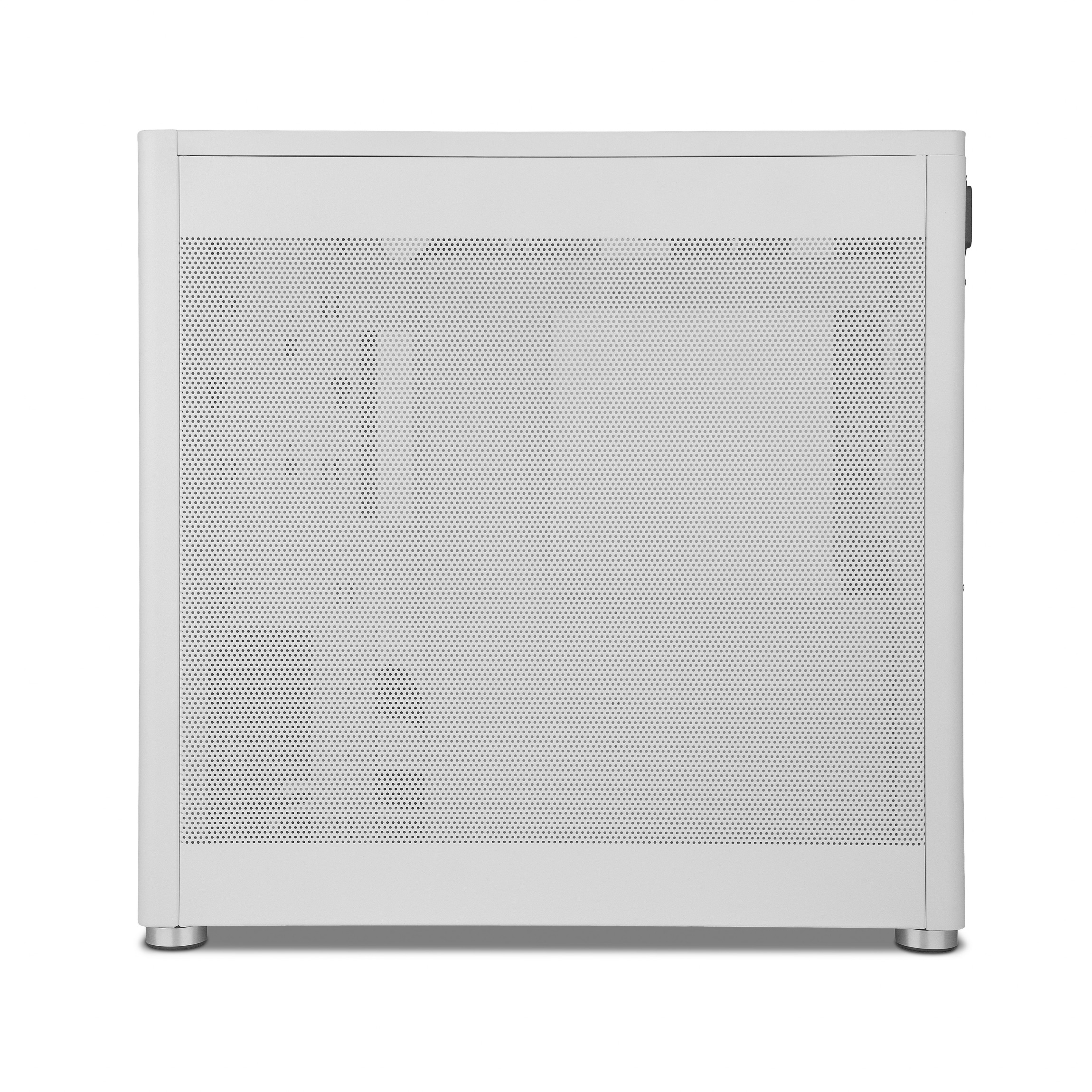 Una caja de ordenador blanca con panel frontal perforado y pies plateados.