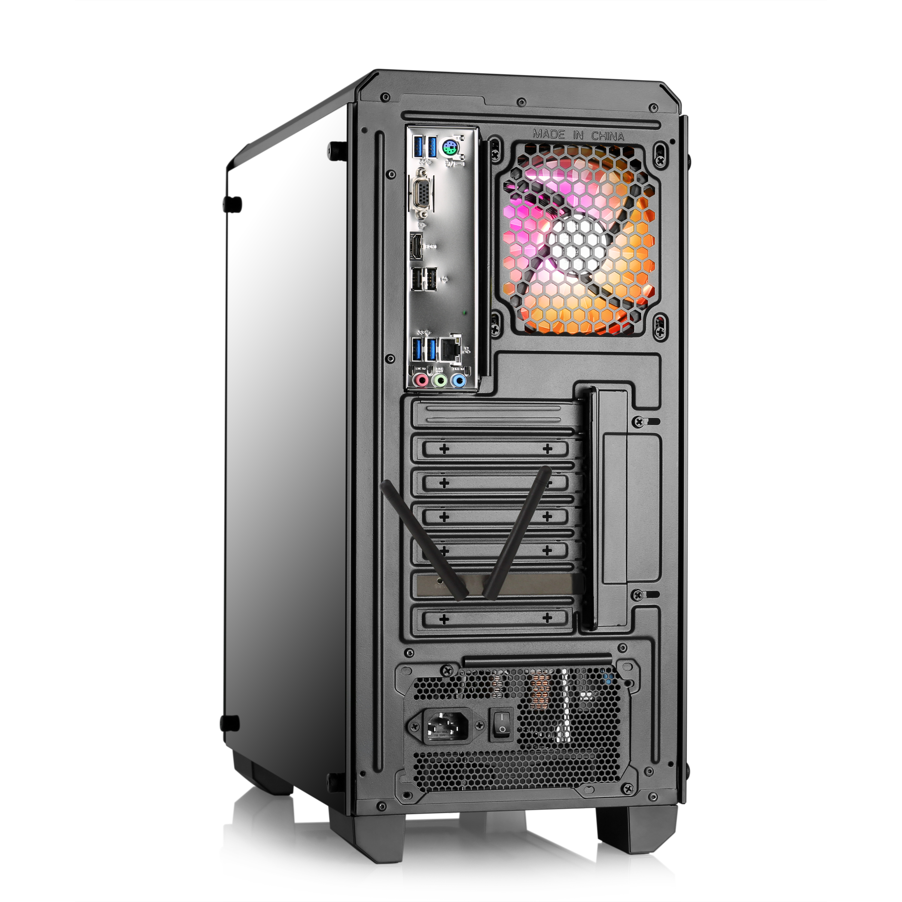 Die Rückseite eines schwarzen Computergehäuses. Verschiedene Anschlüsse, Lüfter und Netzteil.