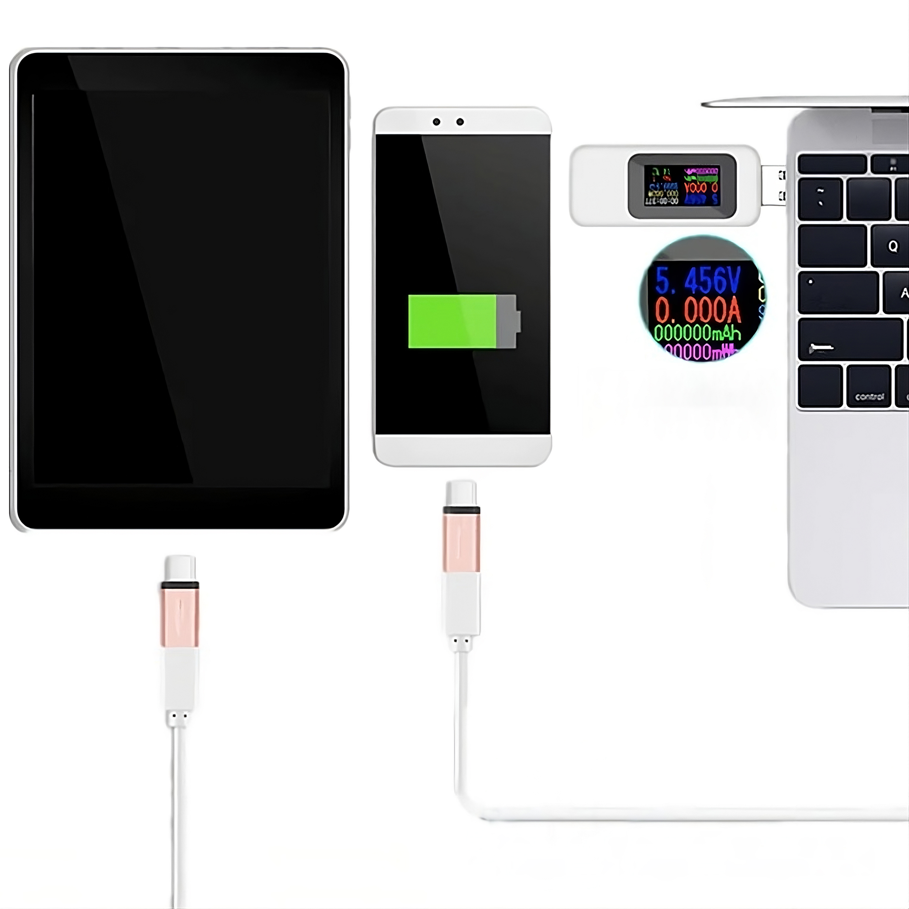 Geräte laden: Tablet, Telefon und ein USB-Leistungsmesser, der an einen Laptop angeschlossen ist.
