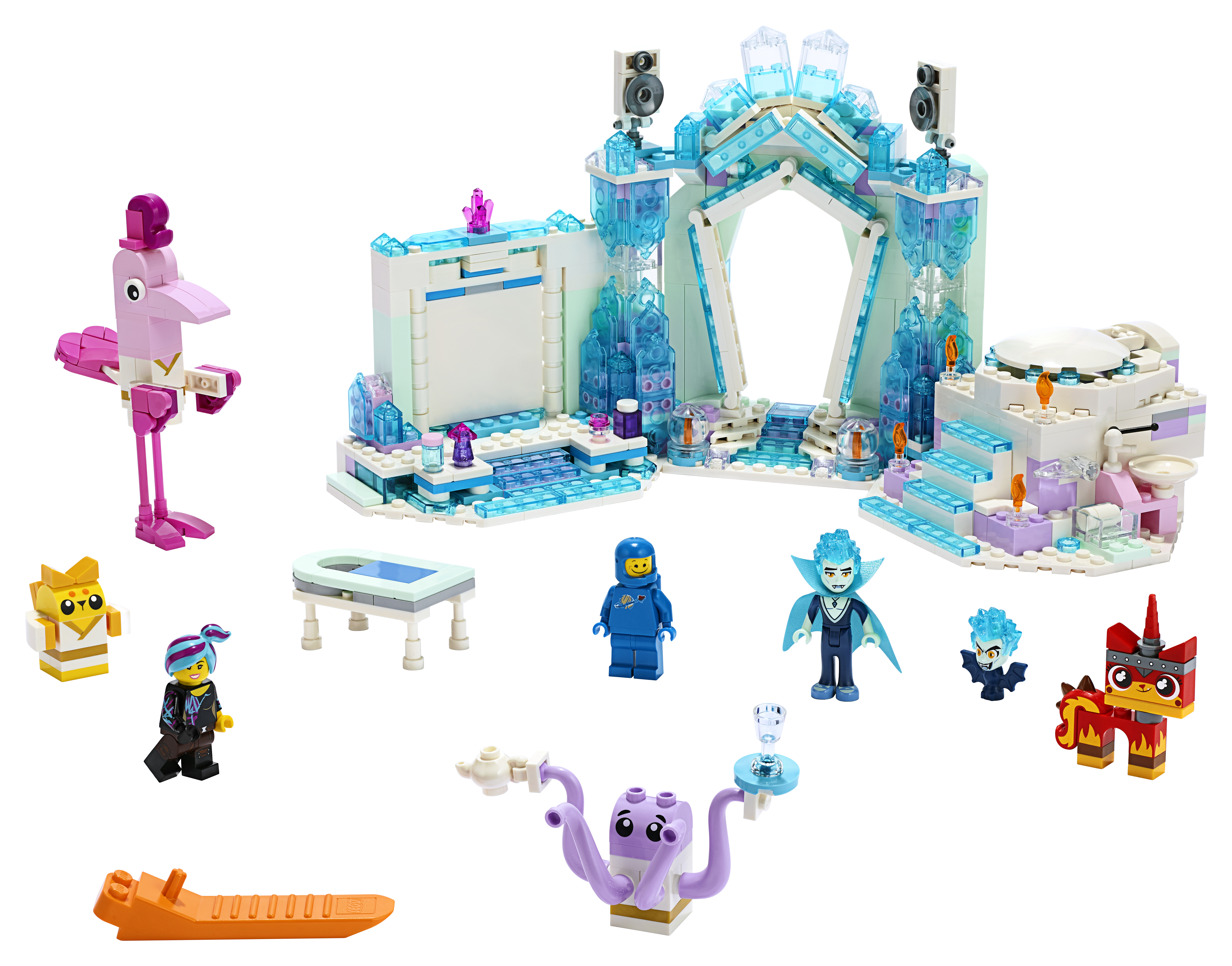 Sahne, figürler ve aksesuarlarla Lego seti. Bir flamingo, ahtapot ve diğer karakterleri içerir.