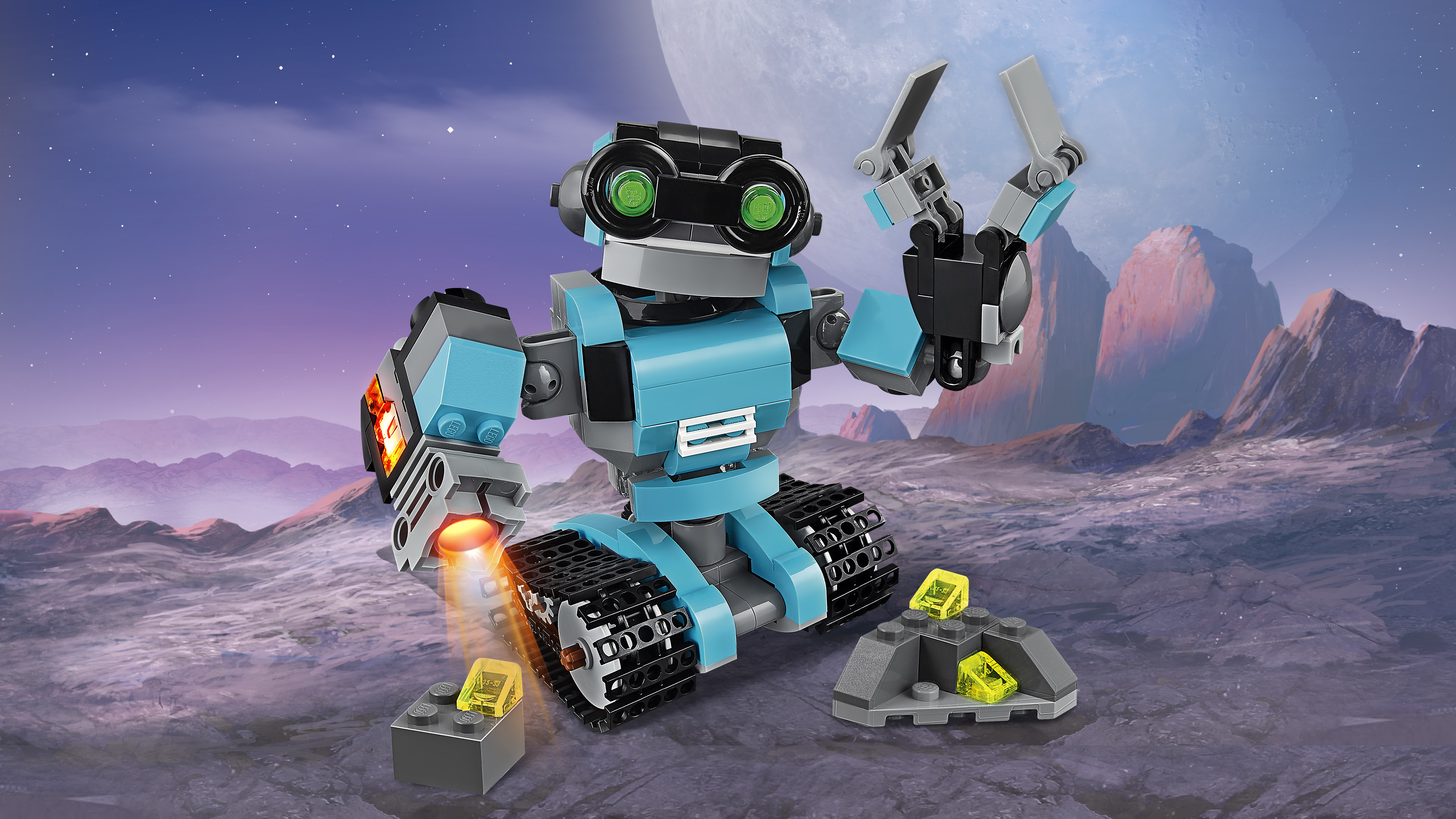 Robot Lego z niebieskim korpusem, szarymi częściami i żółtymi kryształami. Na tle planety.