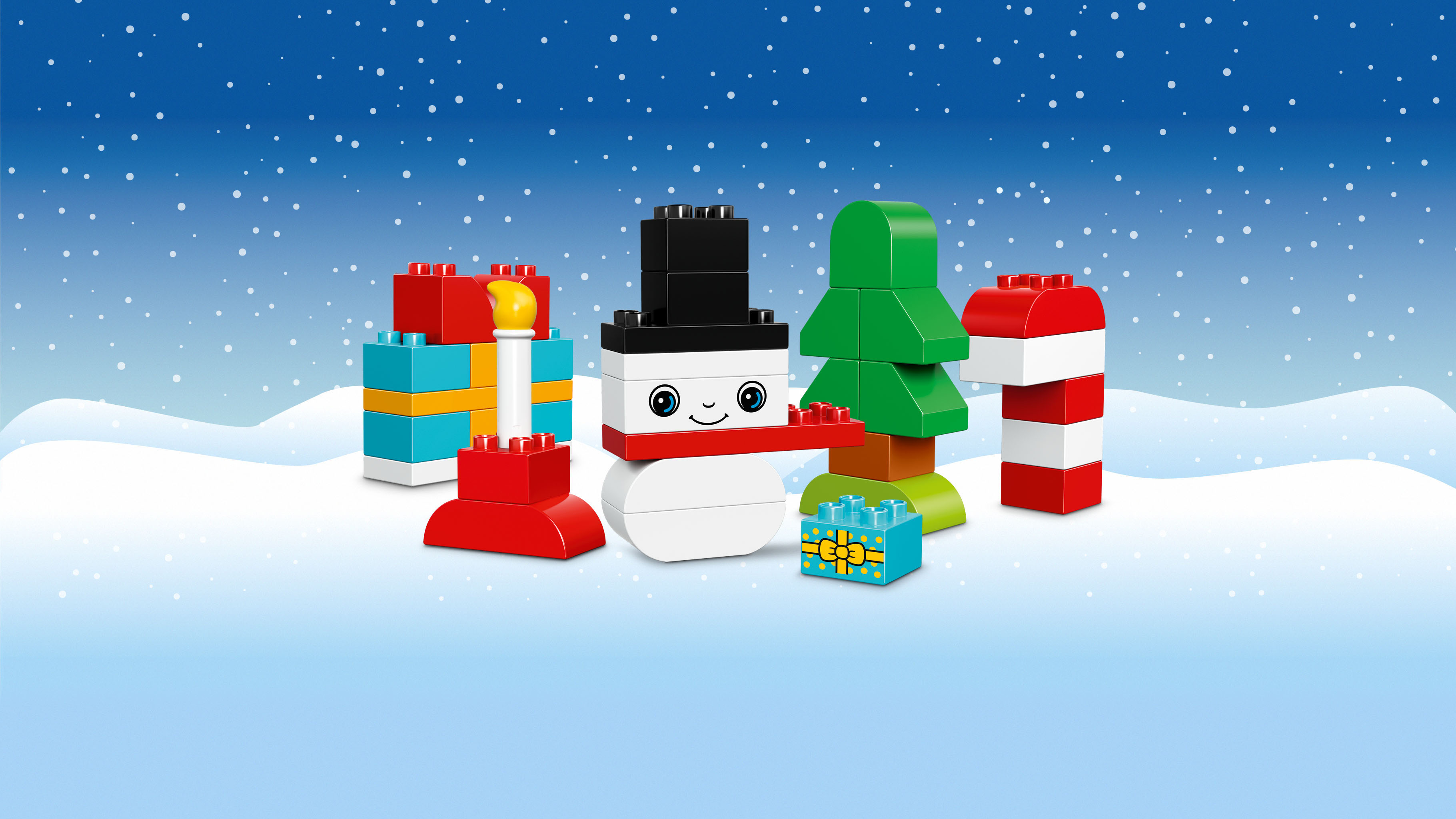 Set LEGO Duplo: Pupazzo di neve, regali, albero e bastoncino di zucchero su neve.