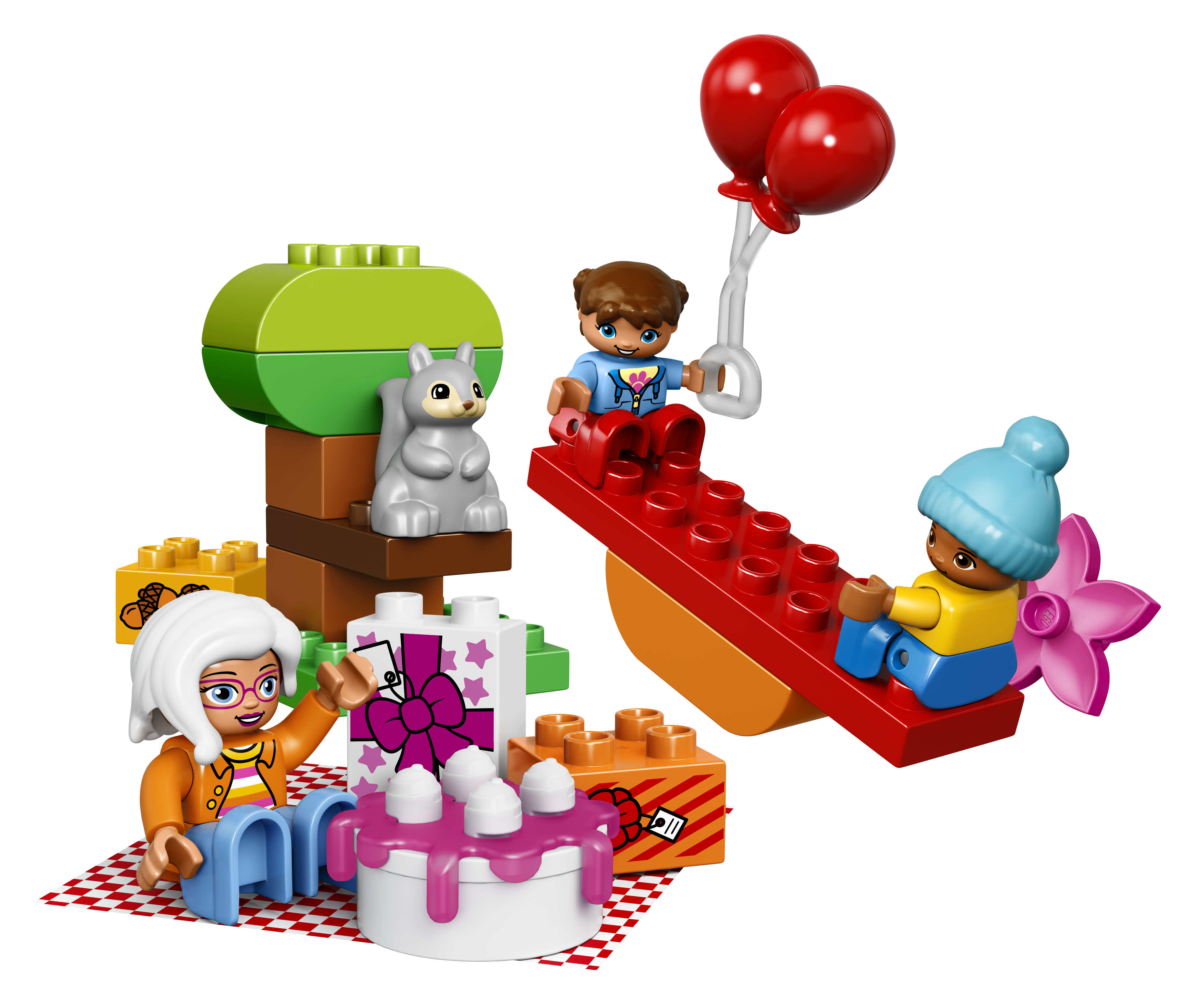 Set Lego Duplo con una scena di picnic, con una famiglia, cibo e palloncini su una coperta.