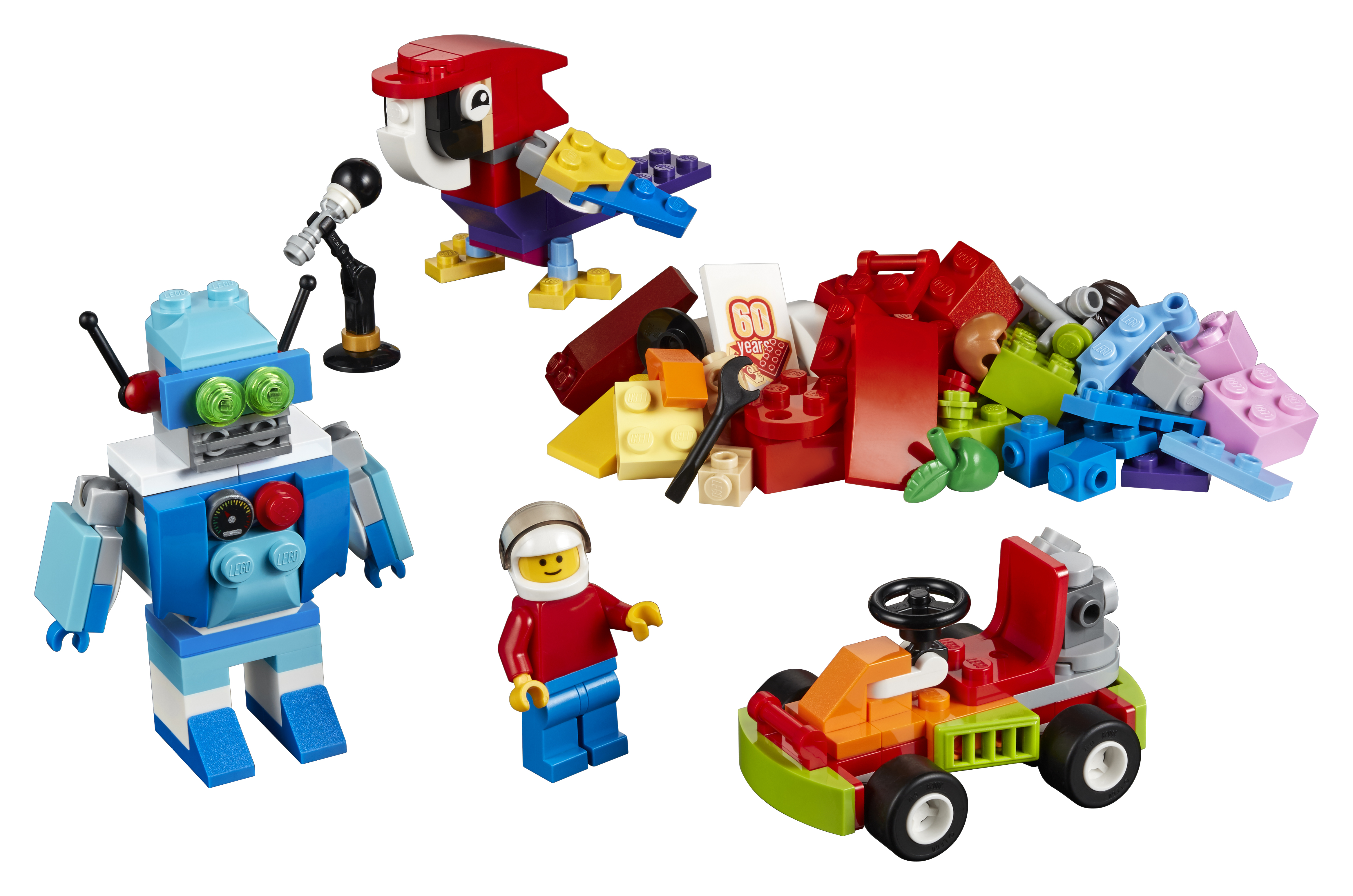 Modelli LEGO Duplo di un robot, pappagallo, auto da corsa, go-kart e una minifigure.