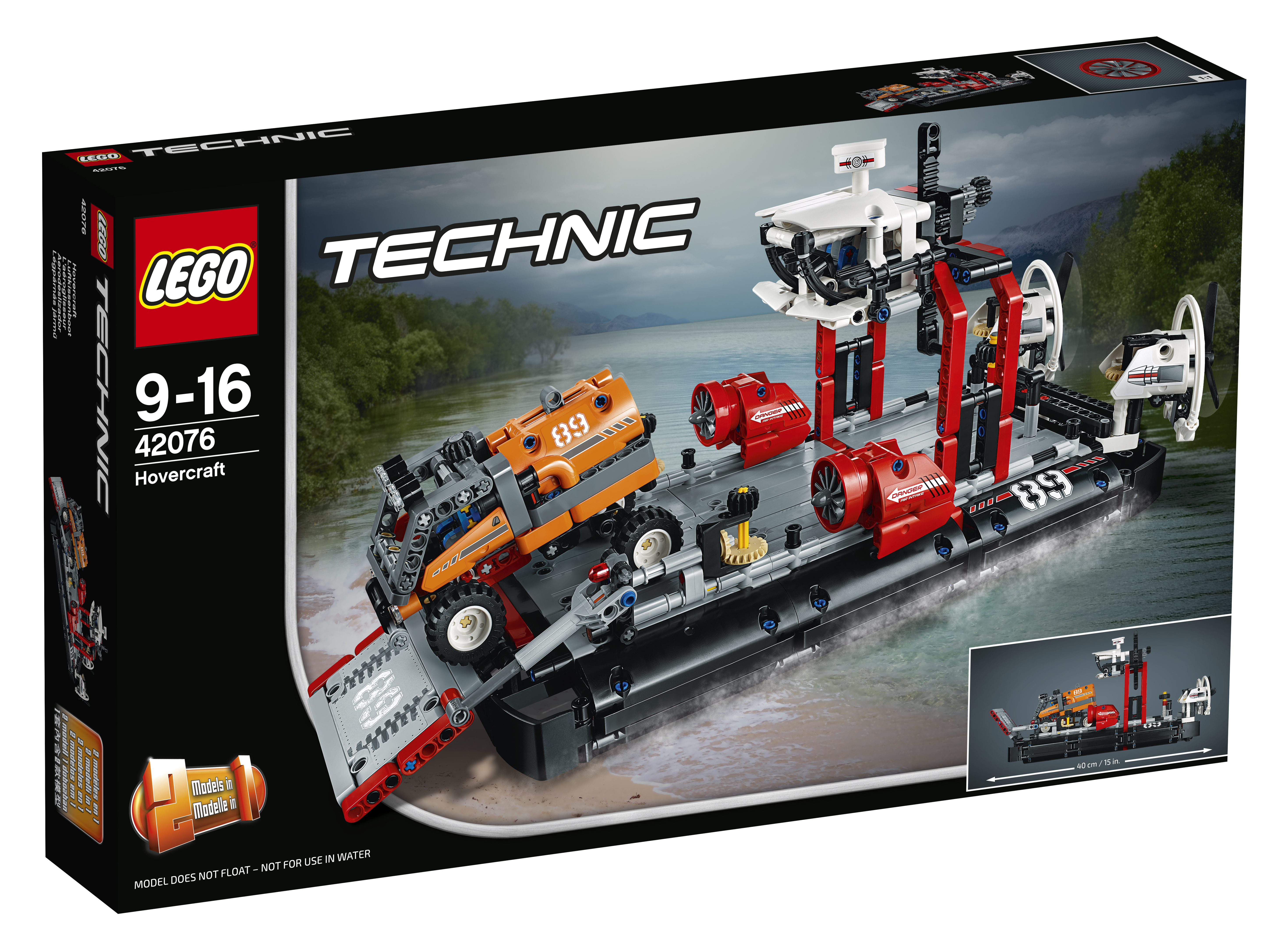 Lego Technic Hovercraft doos met een hovercraft model, water en een strandscène.
