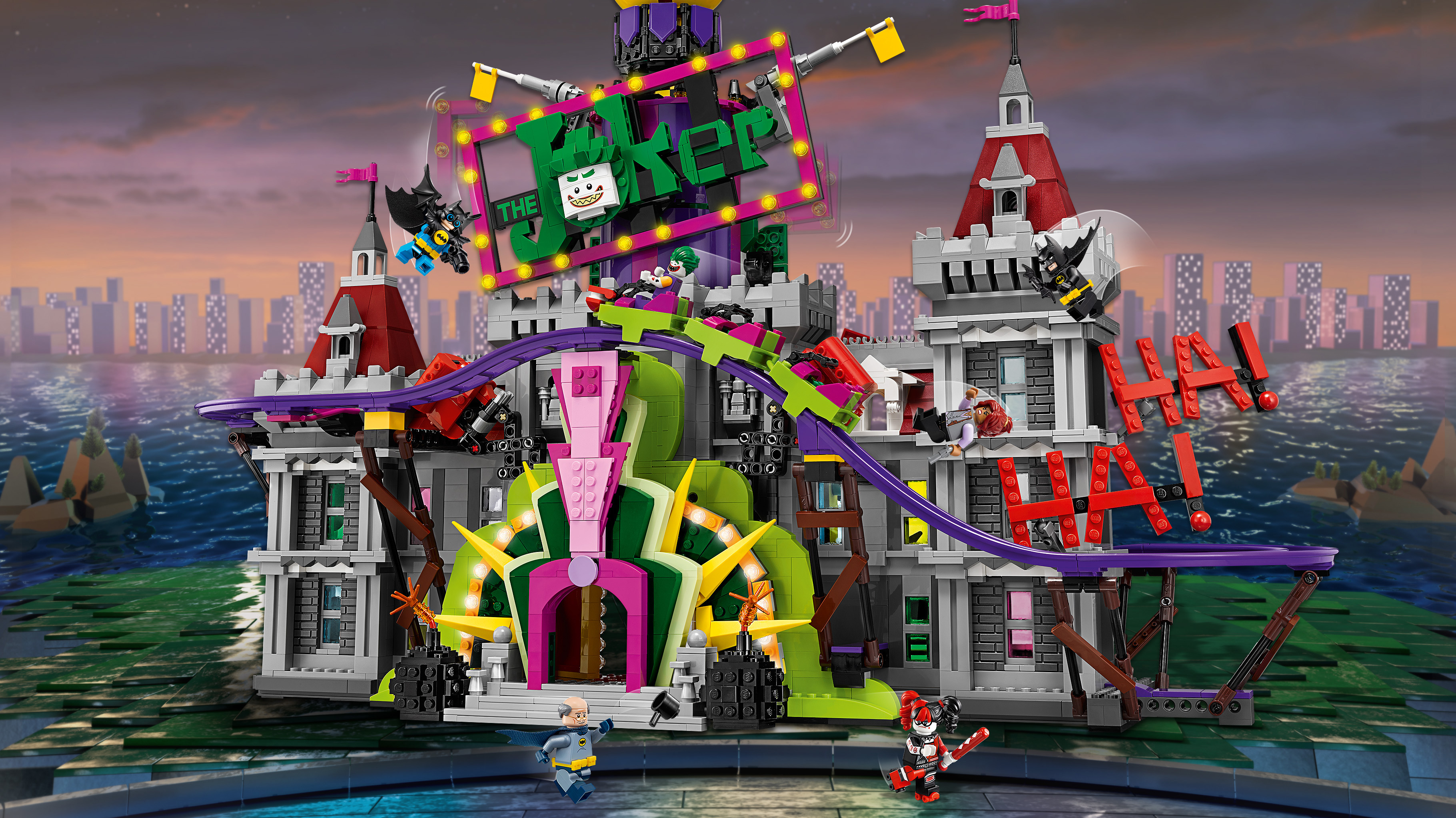Een Lego-set toont een Joker-themapark. Batman, Joker en andere figuren zijn in de structuur geplaatst.