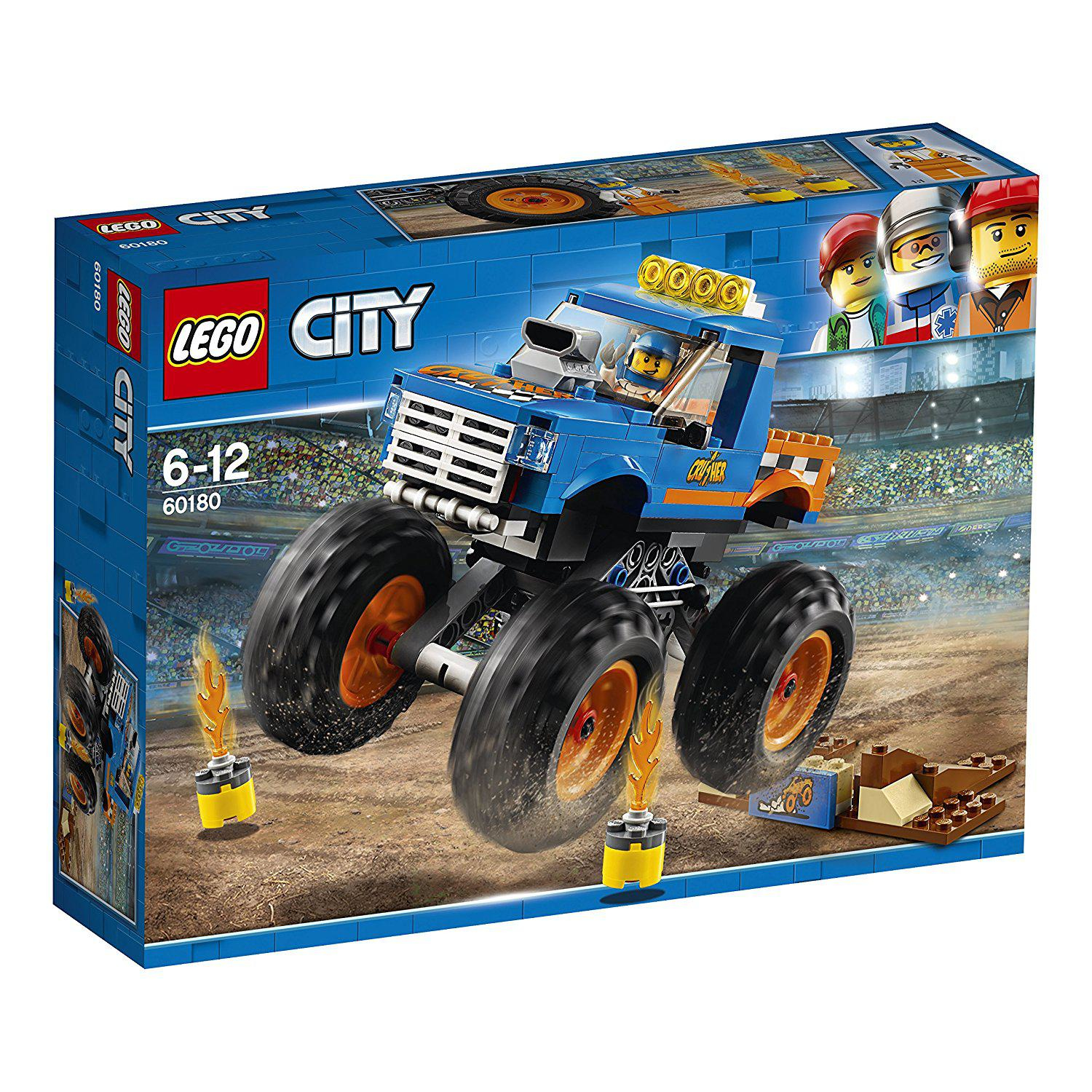 Grafika pudełka Lego City monster truck. Niebieska ciężarówka, pomarańczowe koła, kierowca, płomienie i tłum w tle.