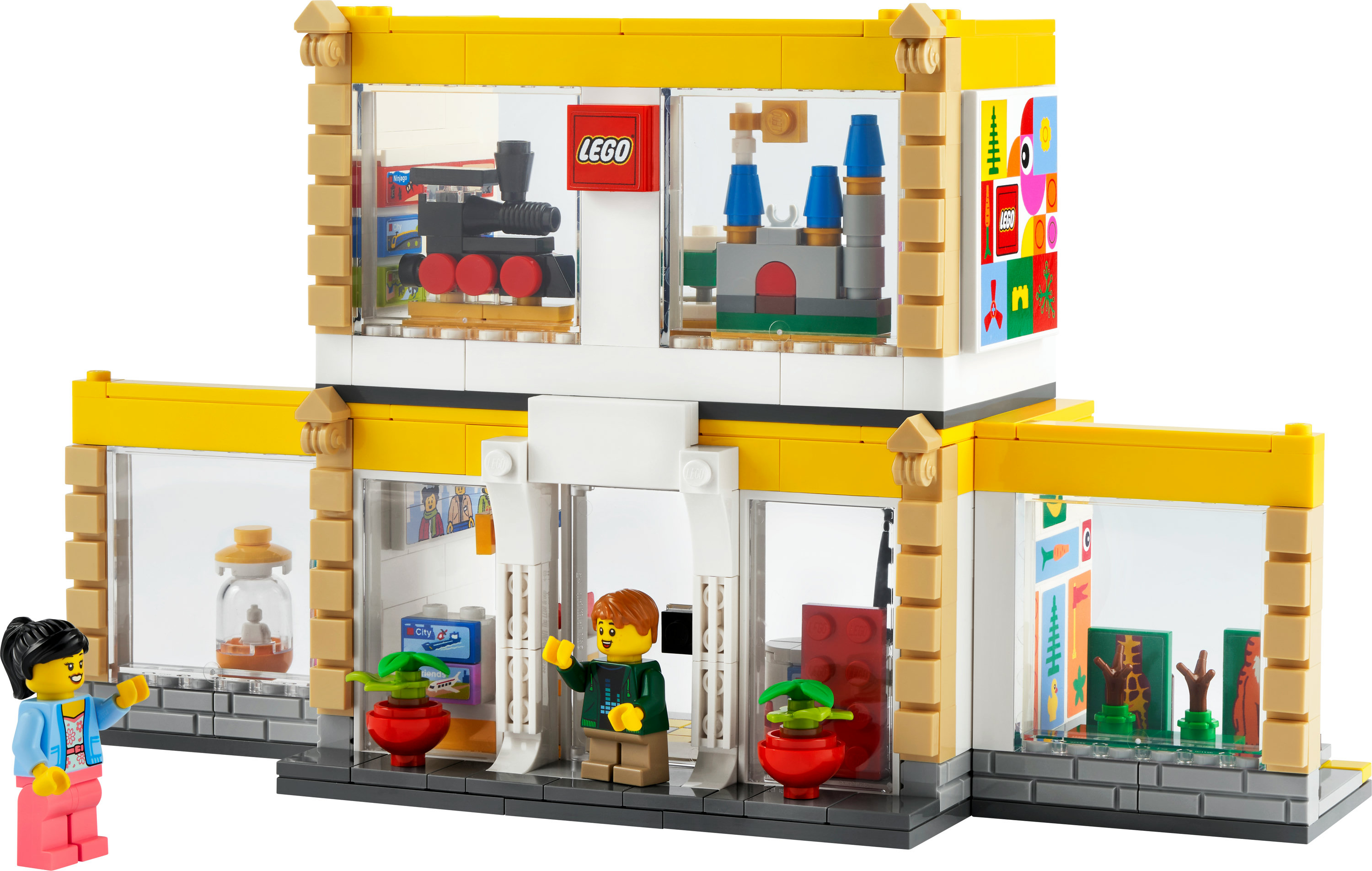 Negozio Lego con personaggi. Edificio giallo e bianco con vetrine. Il logo Lego è visibile.