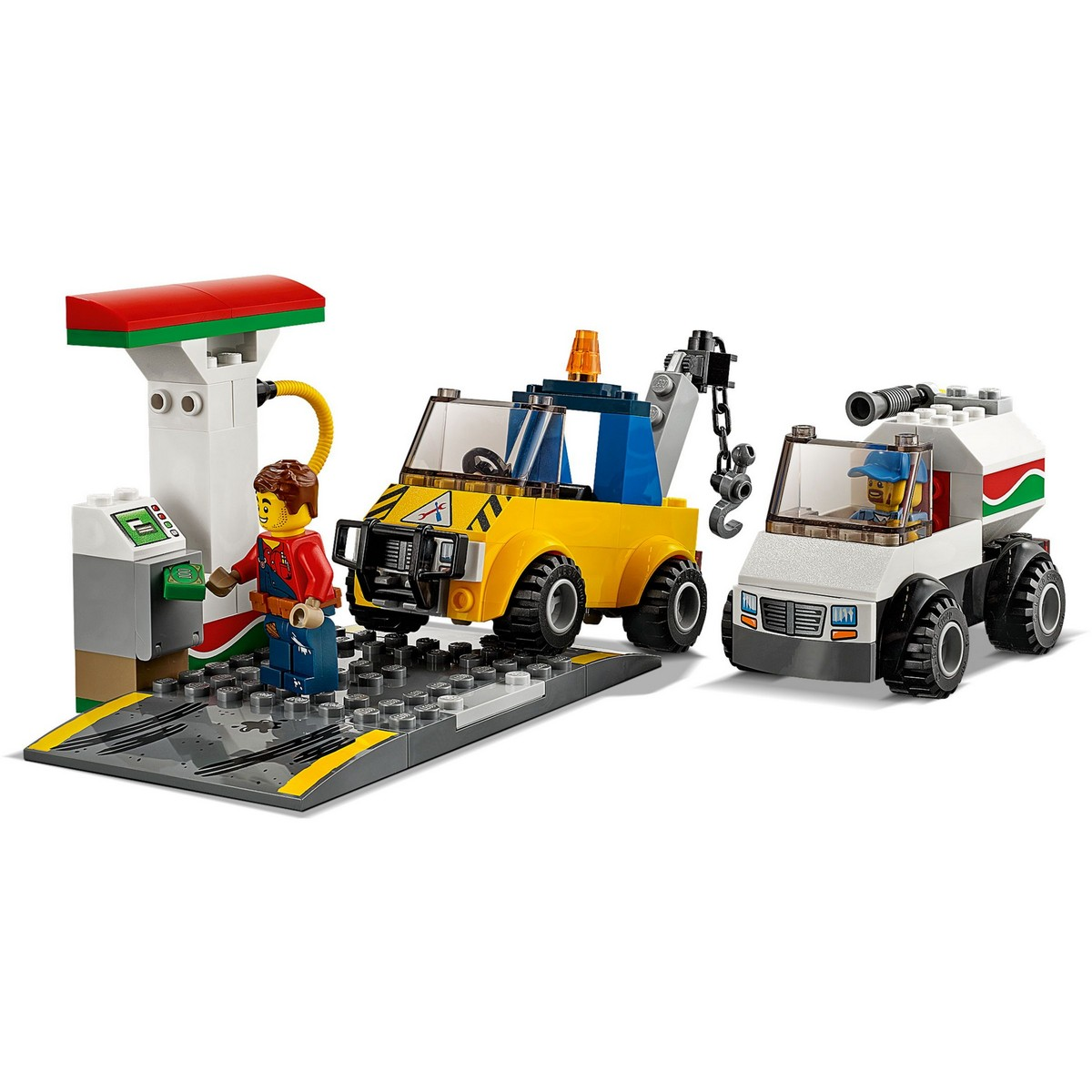 Zestaw Lego City z stacją benzynową, lawetą i cysterną.