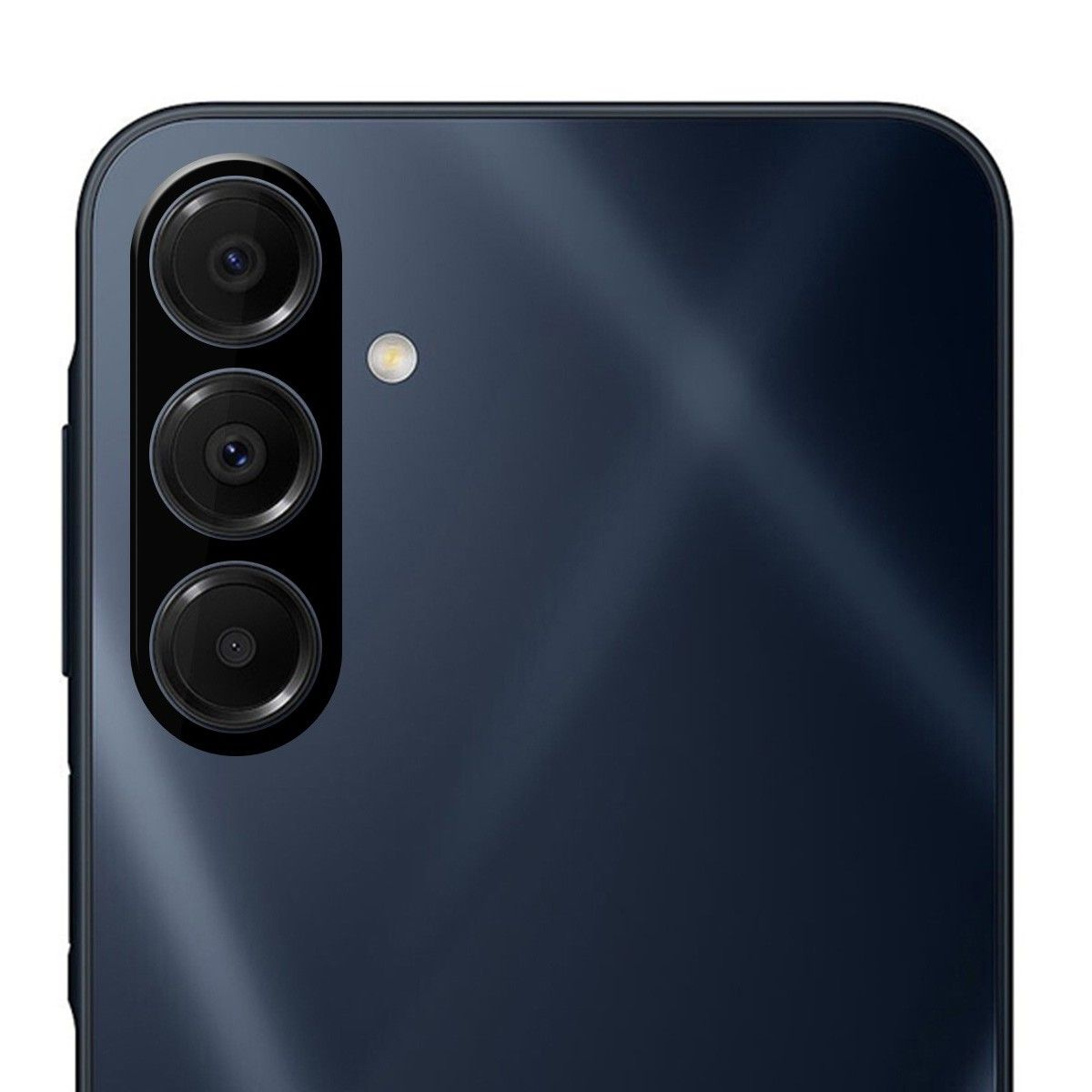 Primer plano de un teléfono con la cámara trasera visible. El teléfono es azul oscuro y tiene múltiples lentes.