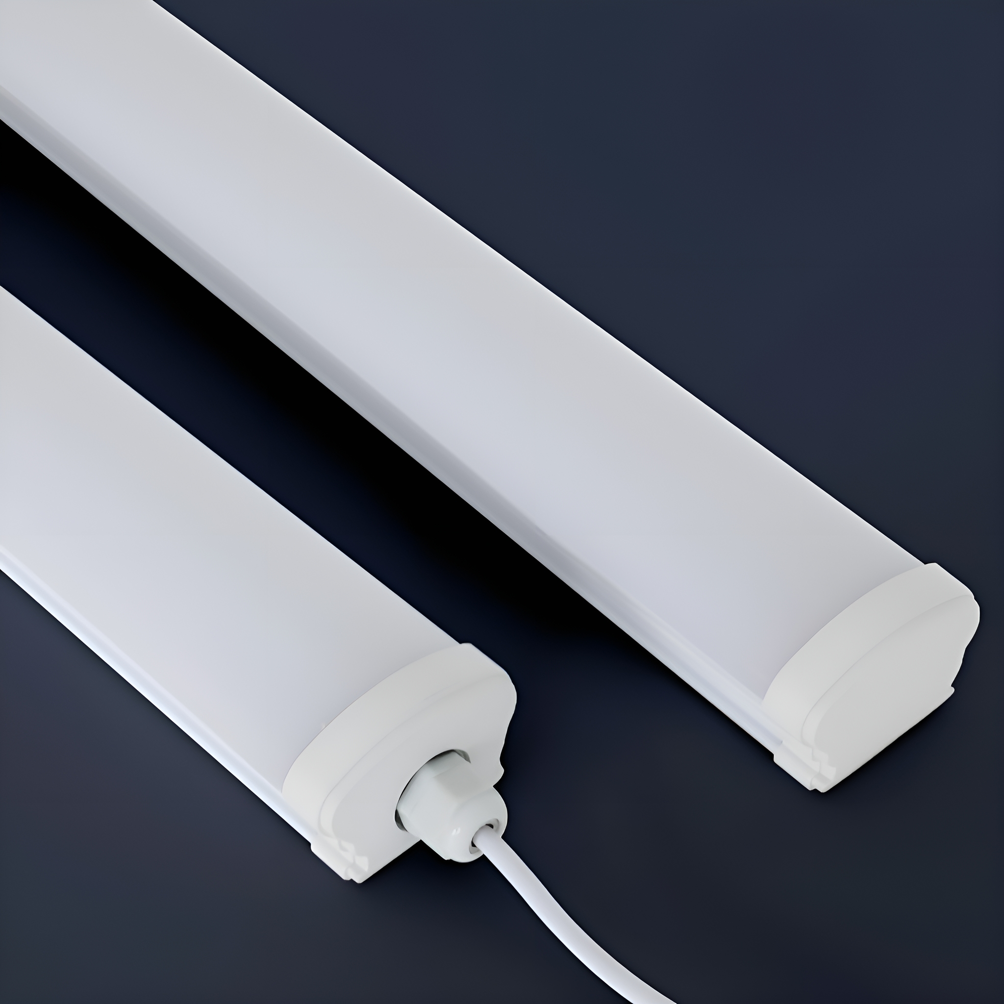 Zwei weiße LED-Leuchten auf dunkler Oberfläche. Eine hat ein Kabel.