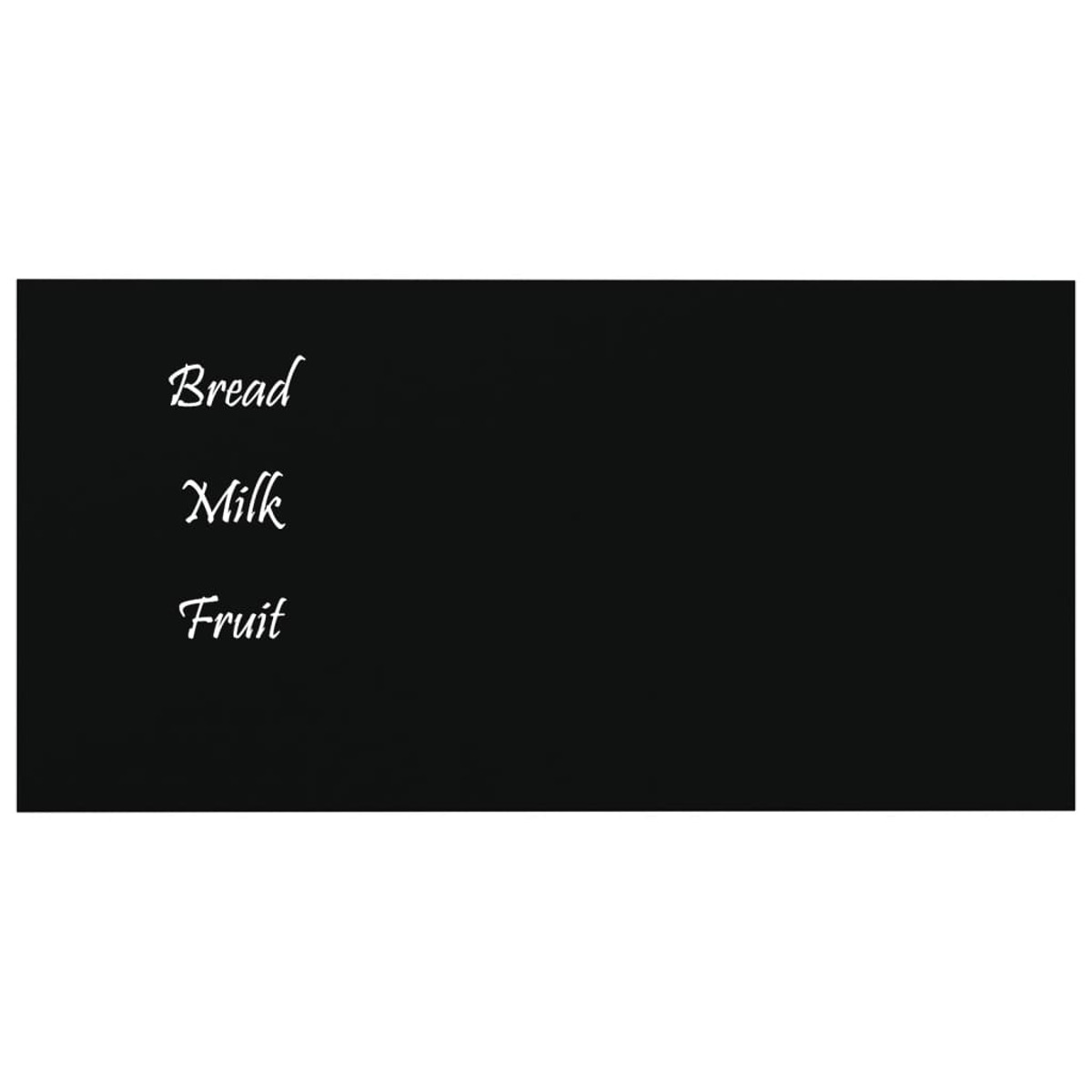 Eine schwarze Tafel listet Brot, Milch und Obst in weißem, handschriftlichem Text auf.
