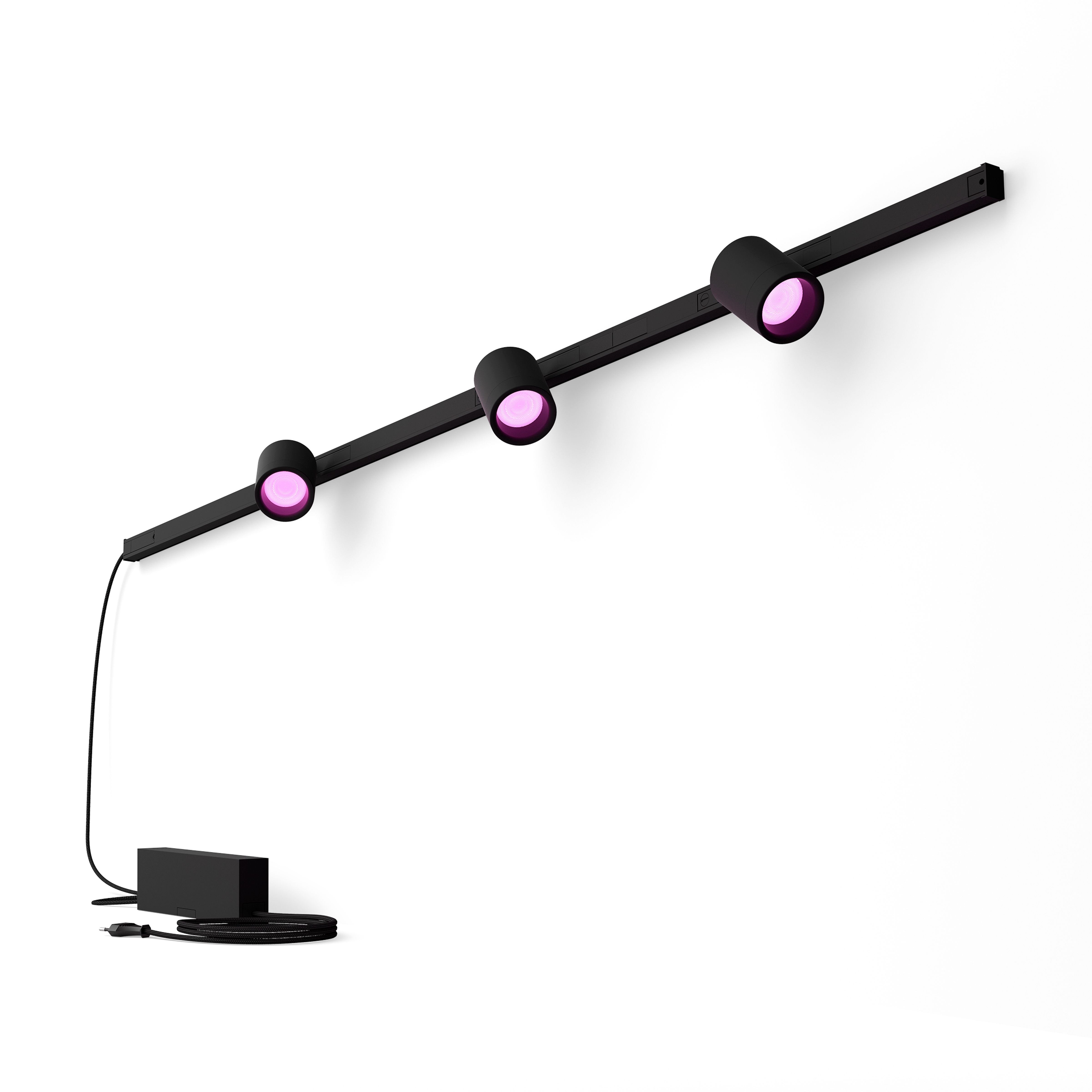 Zwarte rails met drie lampen. De lampen zijn roze, met een zwart netsnoer.