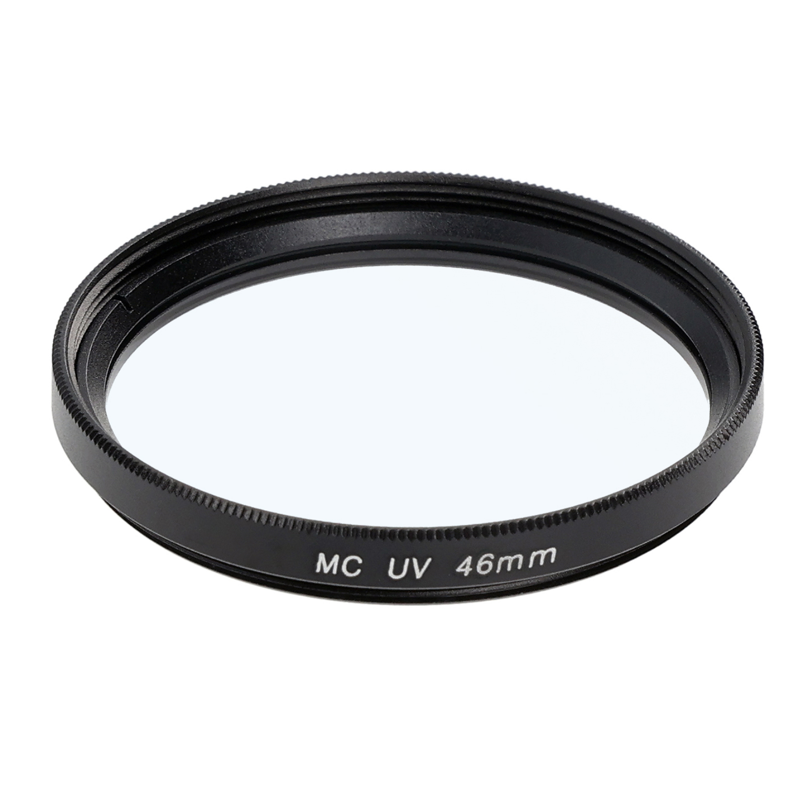 Schwarzer Kameraobjektivfilter mit klarem Glas in der Mitte und Text: MC UV 46mm.