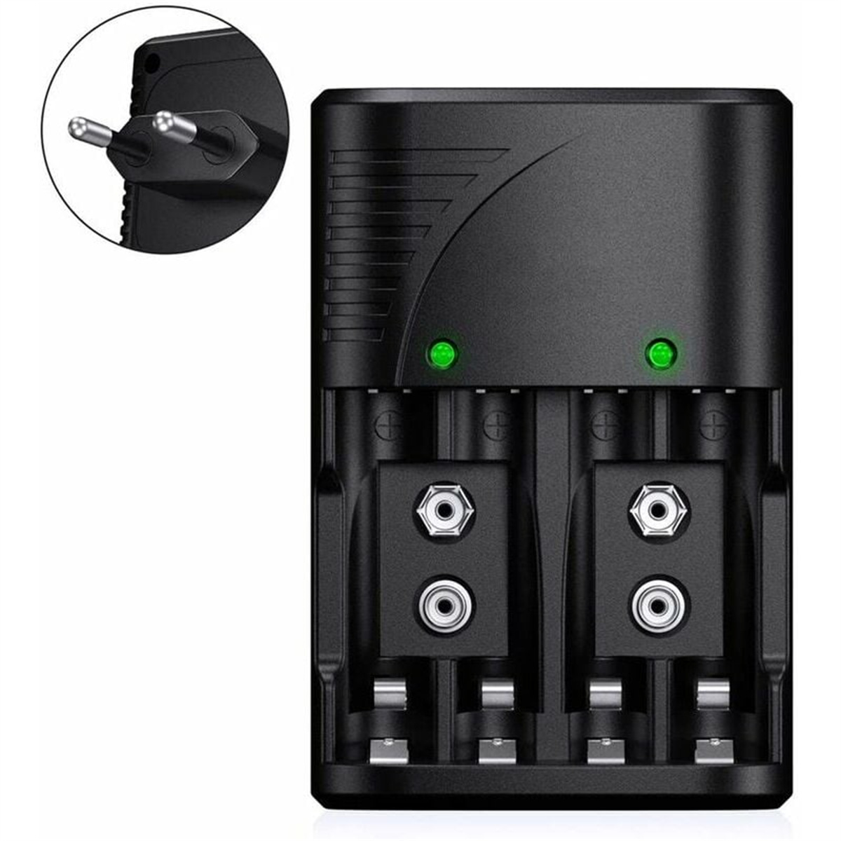 Schwarzes Batterieladegerät mit grünen Lichtern und einem Stecker. Es hat vier Schlitze für AA-Batterien.