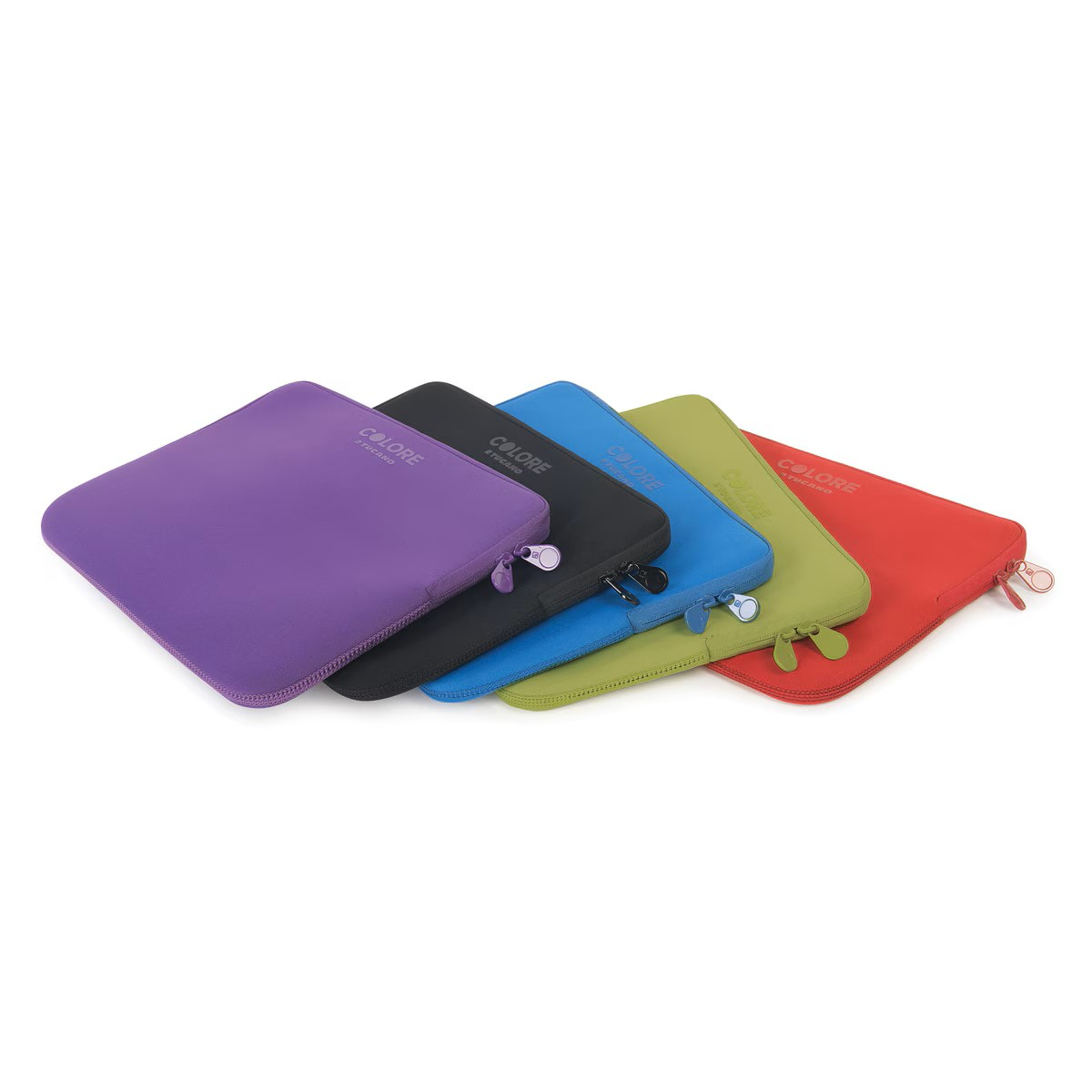 Cinque custodie per laptop colorate in fila, viola, nero, blu, verde e rosso.