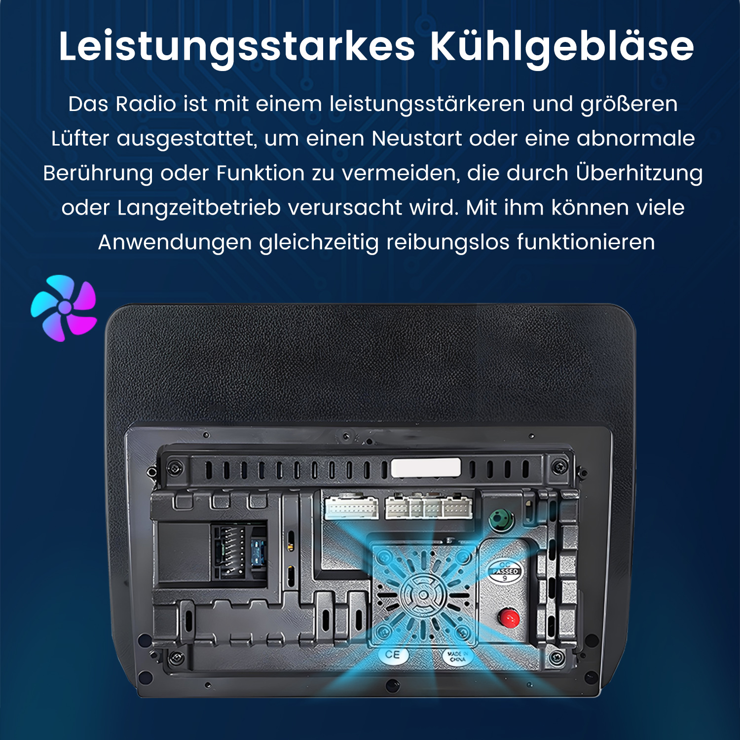 Auto-Audiokomponente, mit Text in Deutsch und blauem Licht, schwarzer Hintergrund.