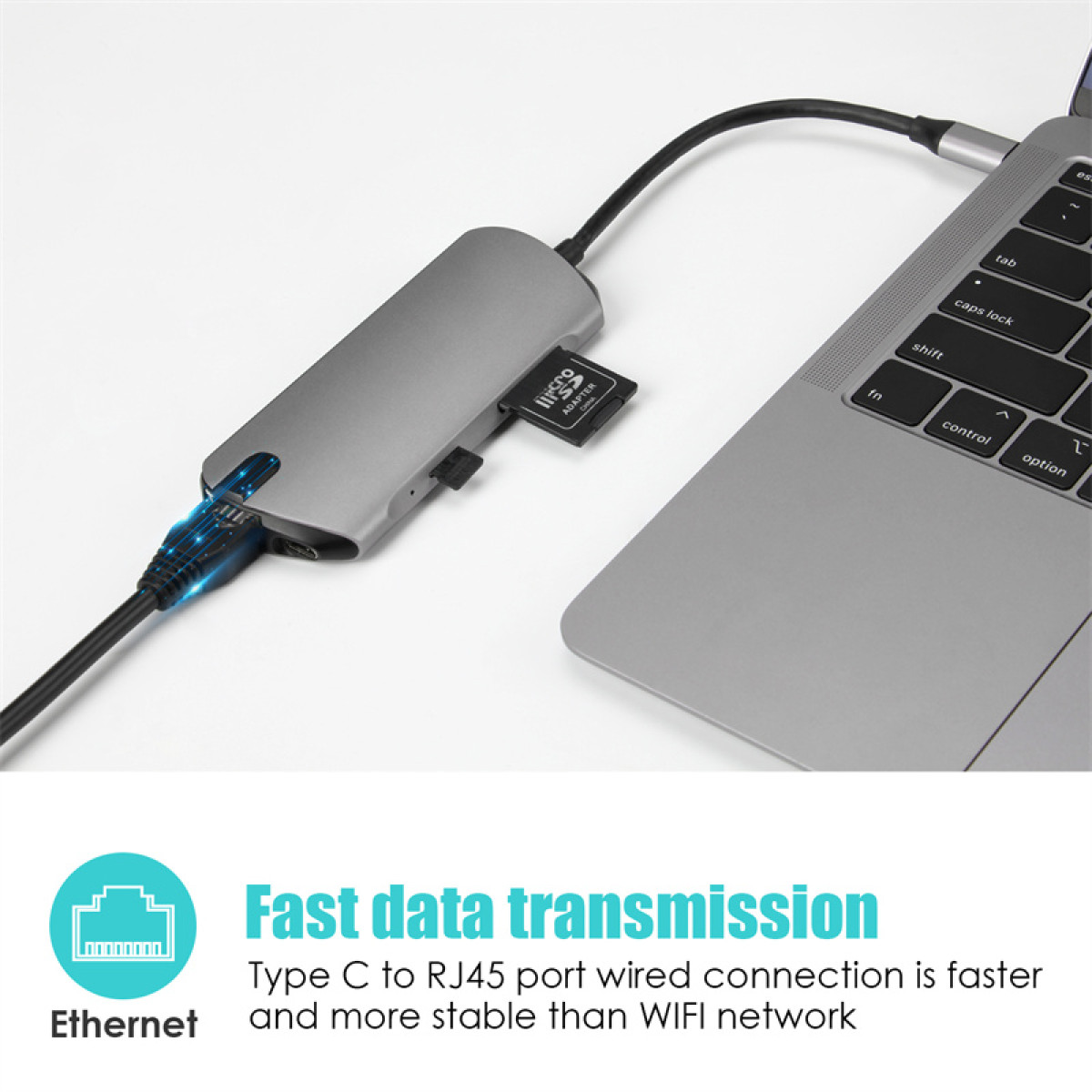 Hub USB-C plateado con puertos SD y Ethernet, conectado a una laptop.