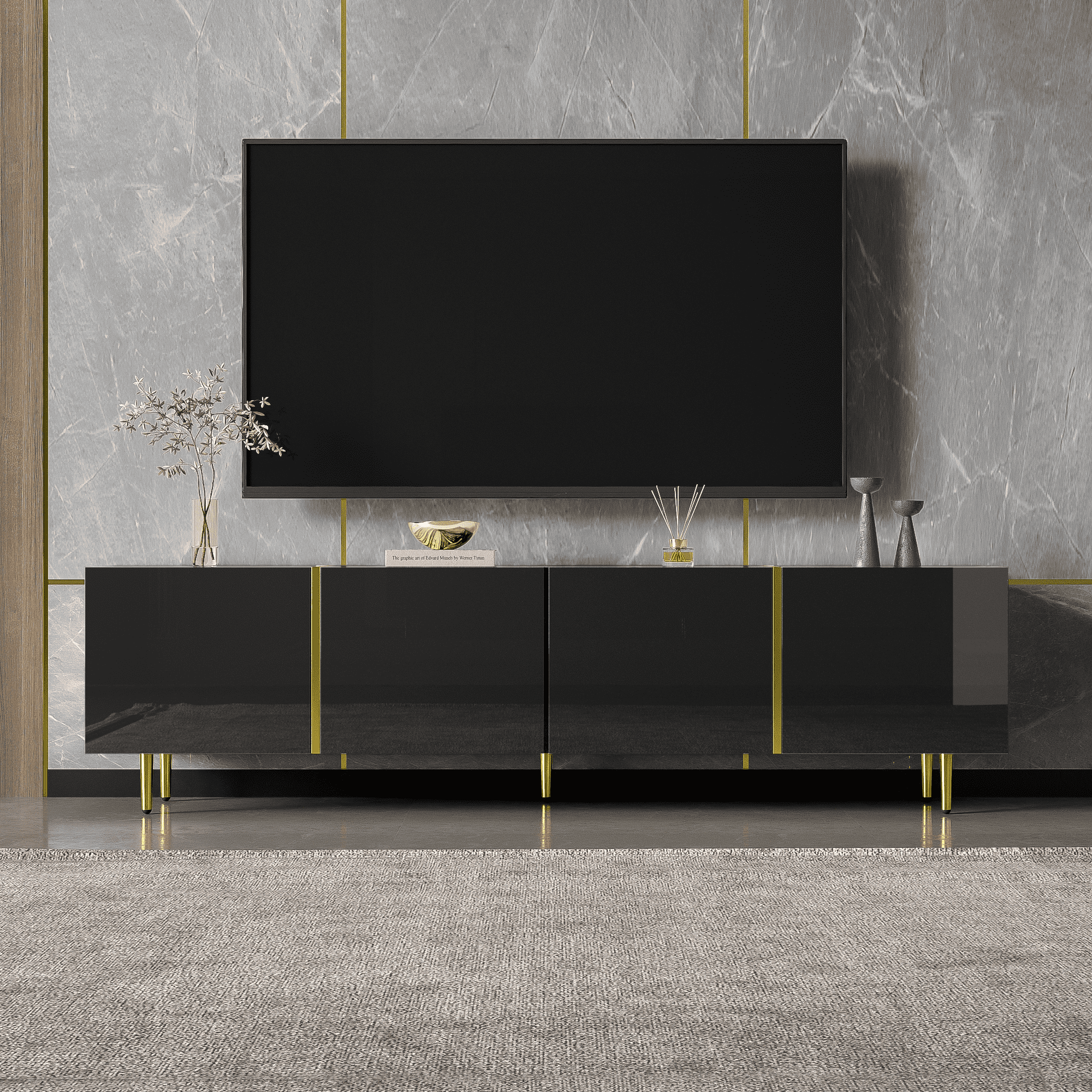 Schwarzer Fernseher, Schrank mit goldenen Akzenten, grauer Teppich, Marmorwand.