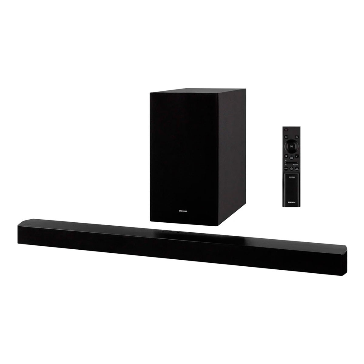 Czarny soundbar, subwoofer i pilot na białym tle.